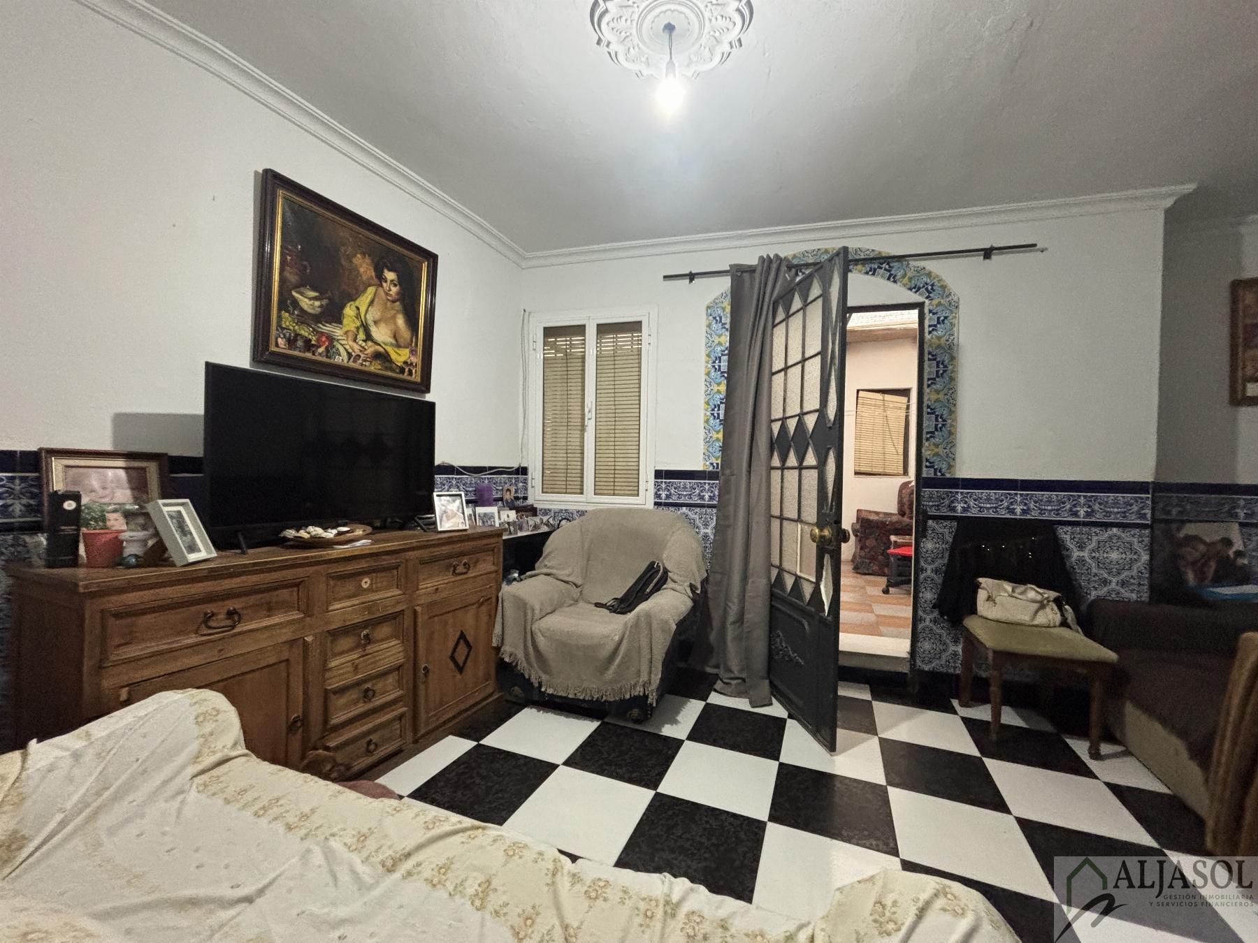 For sale of house in Salteras