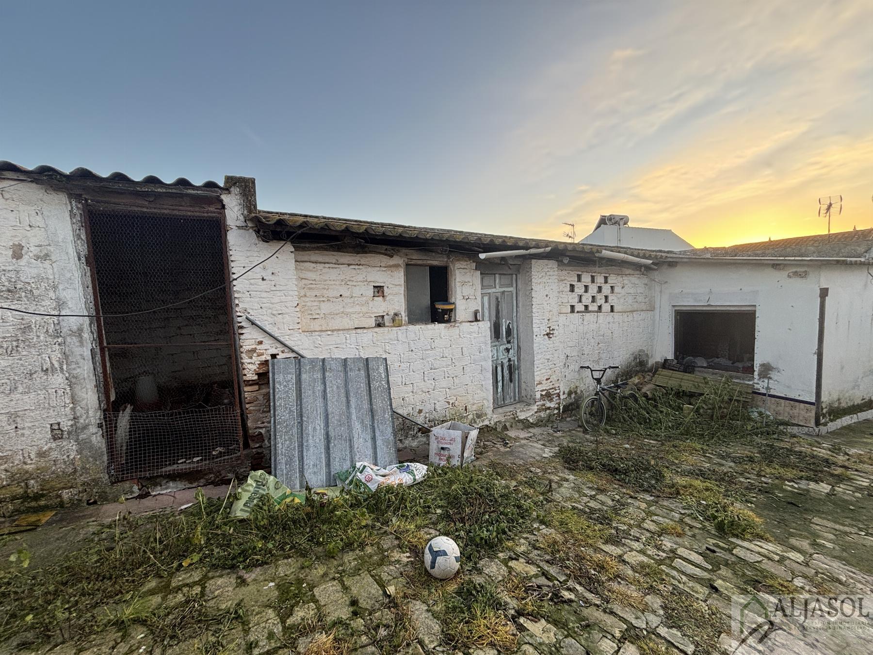 For sale of house in Salteras