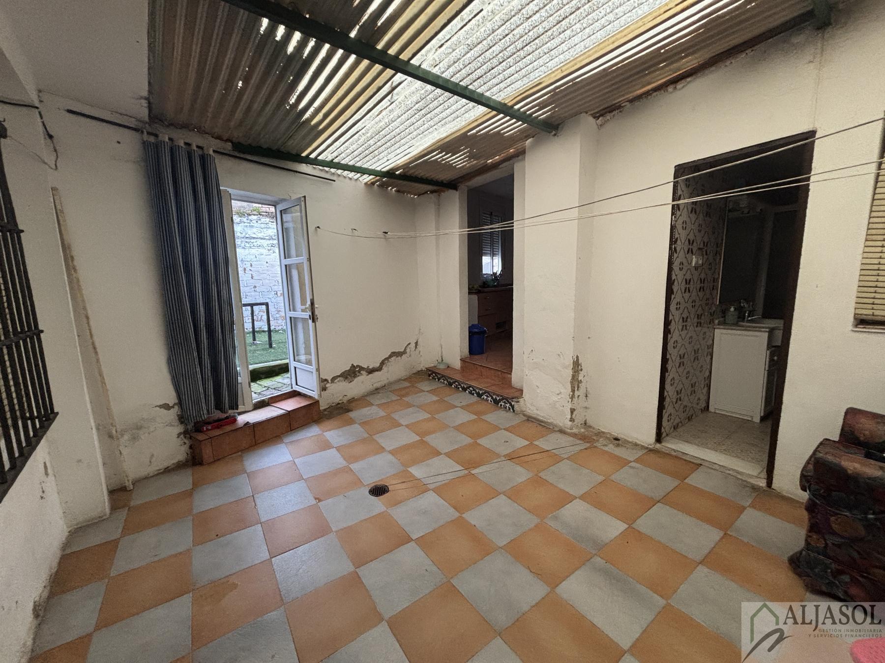 For sale of house in Salteras