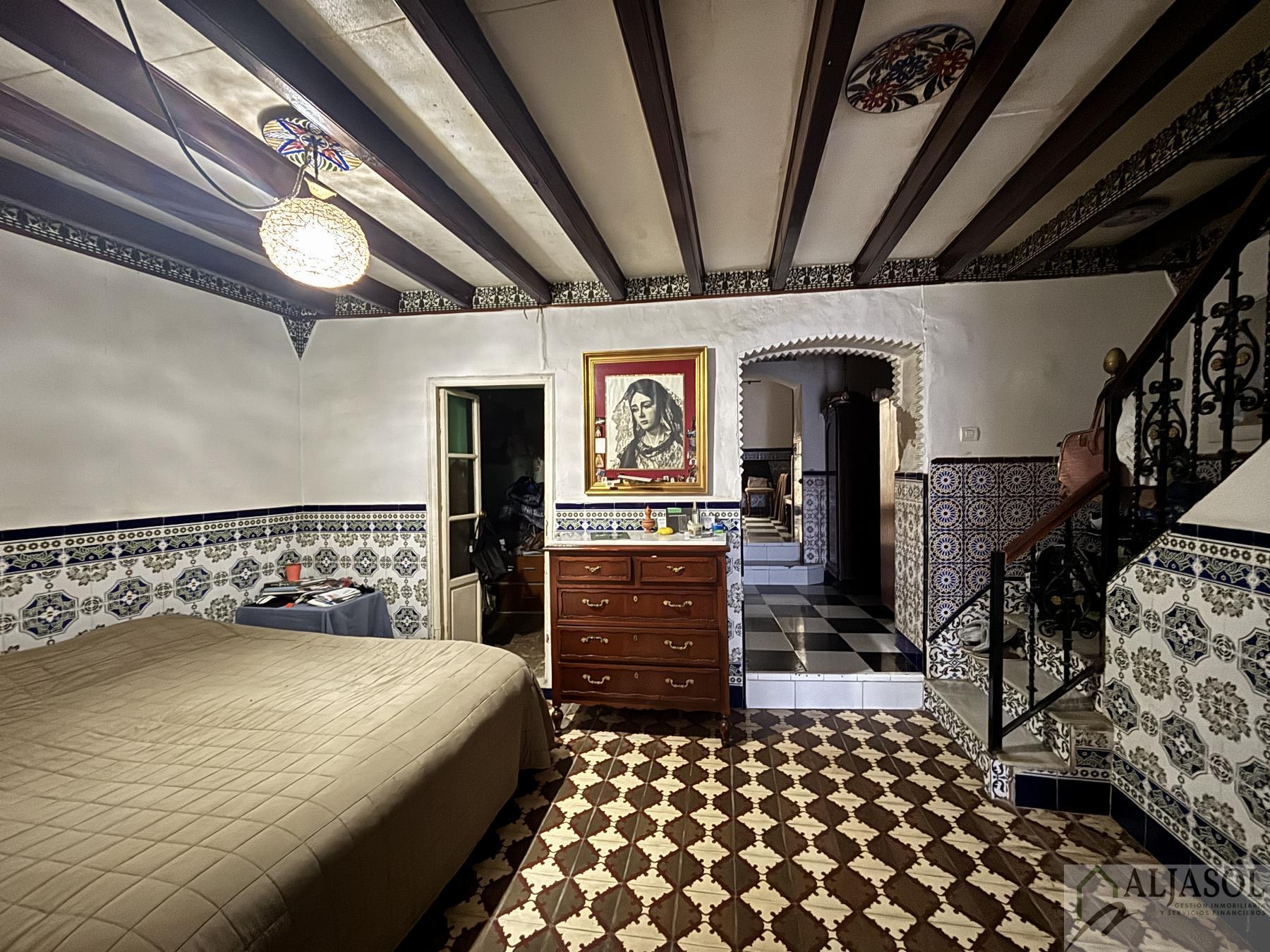 For sale of house in Salteras