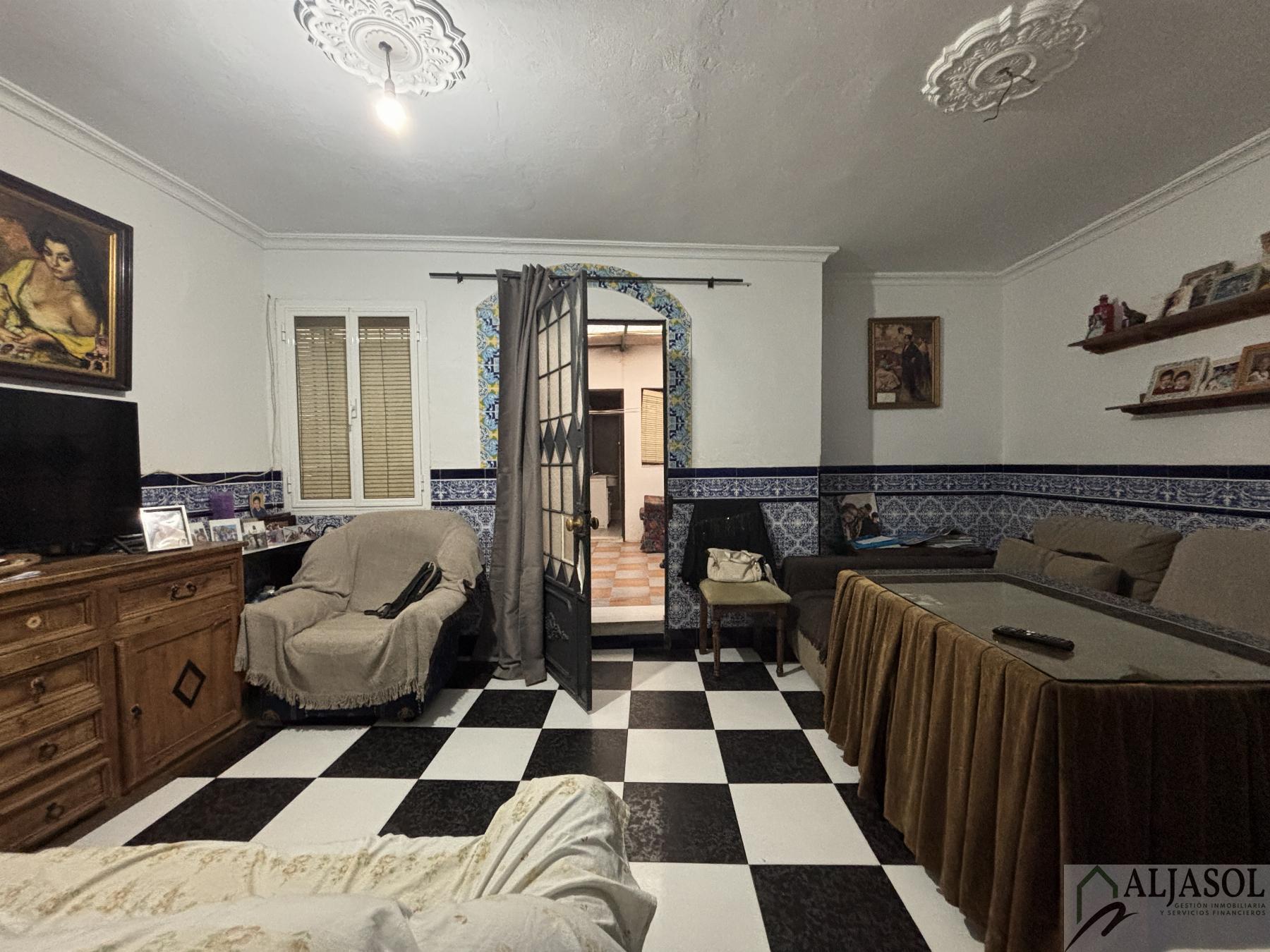 For sale of house in Salteras
