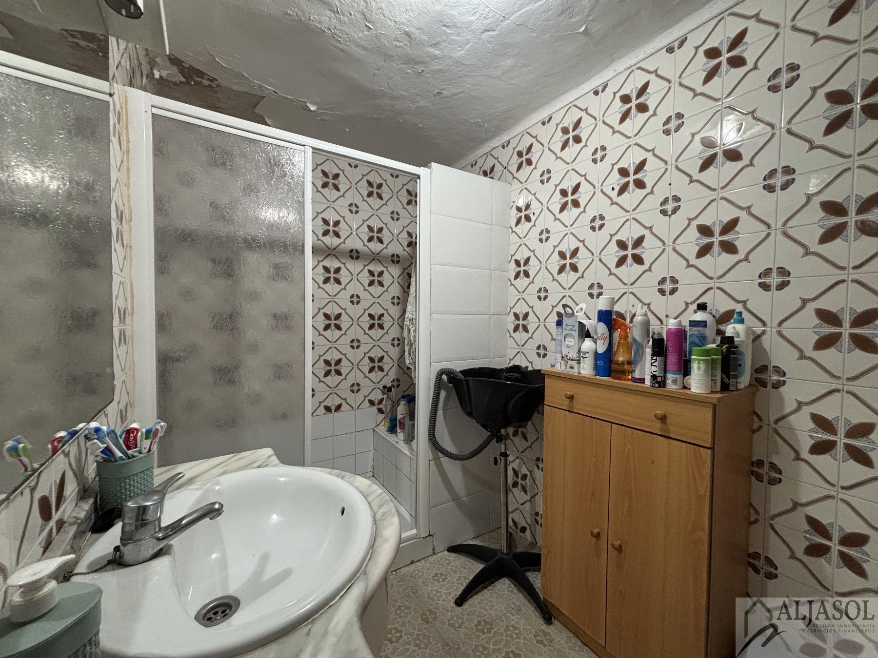 For sale of house in Salteras