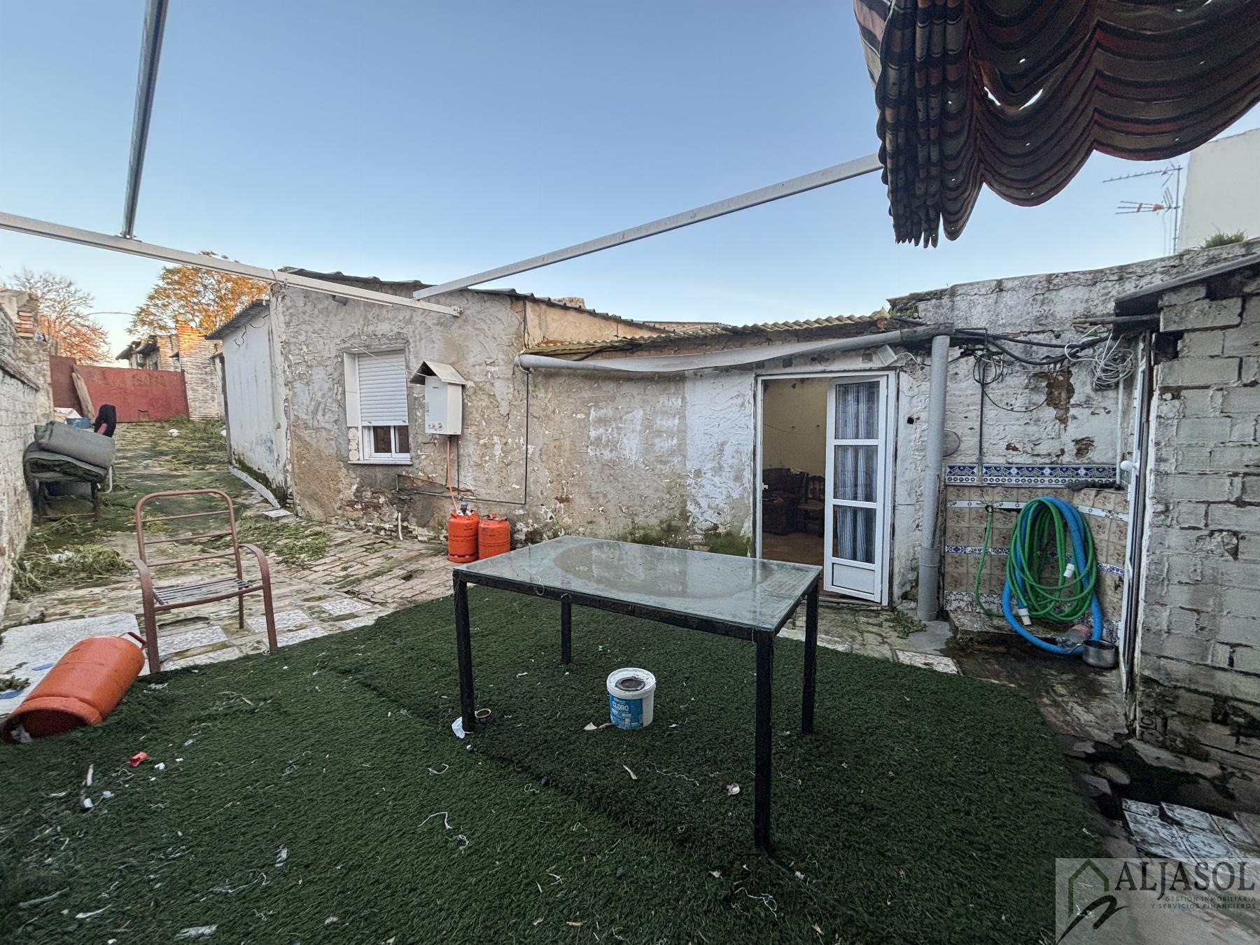 For sale of house in Salteras