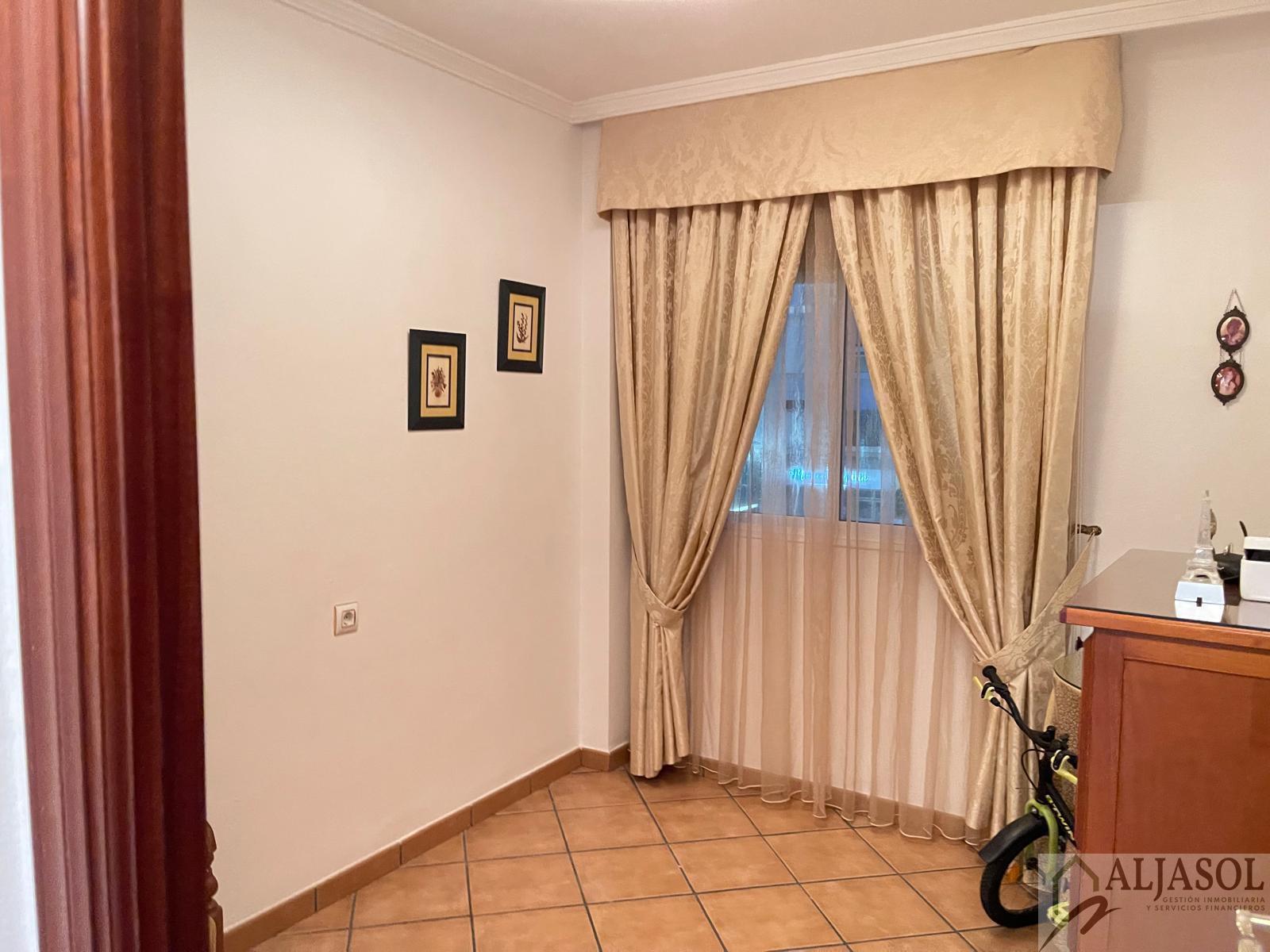 For sale of flat in Camas