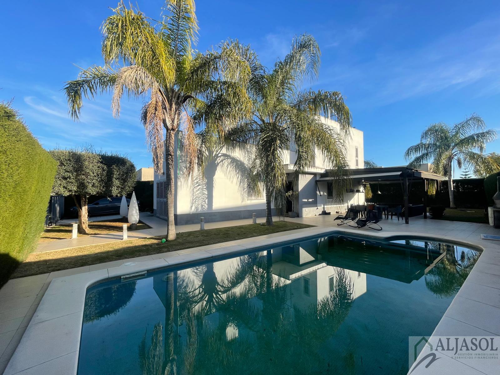 For sale of chalet in Espartinas