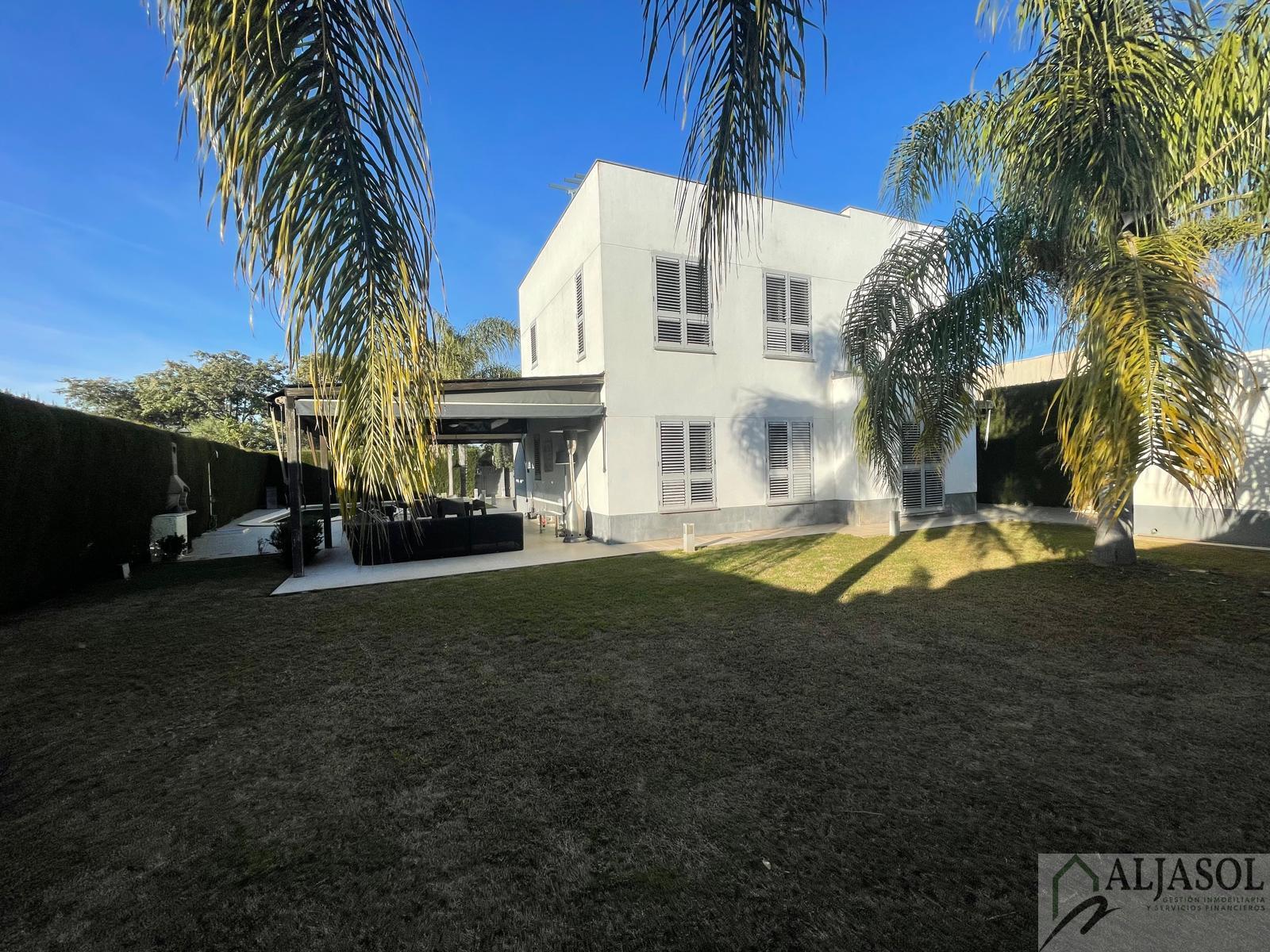 For sale of chalet in Espartinas
