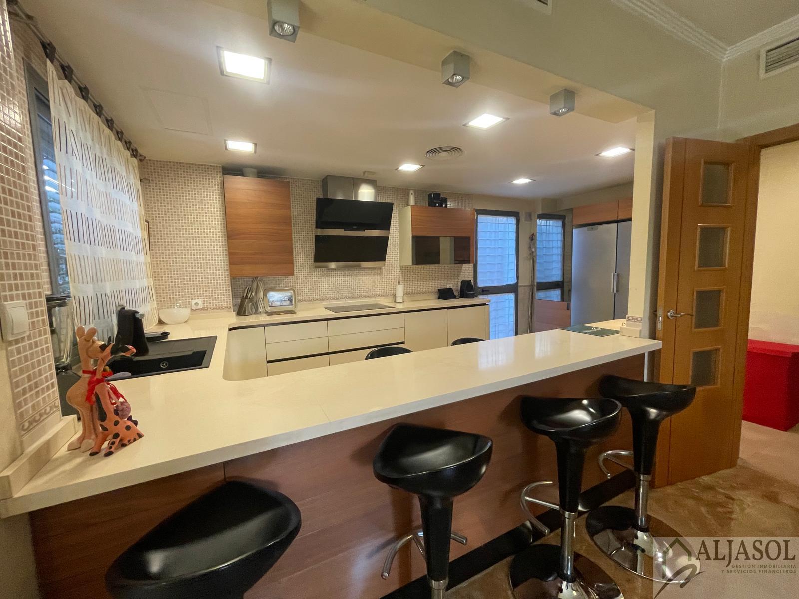For sale of chalet in Espartinas