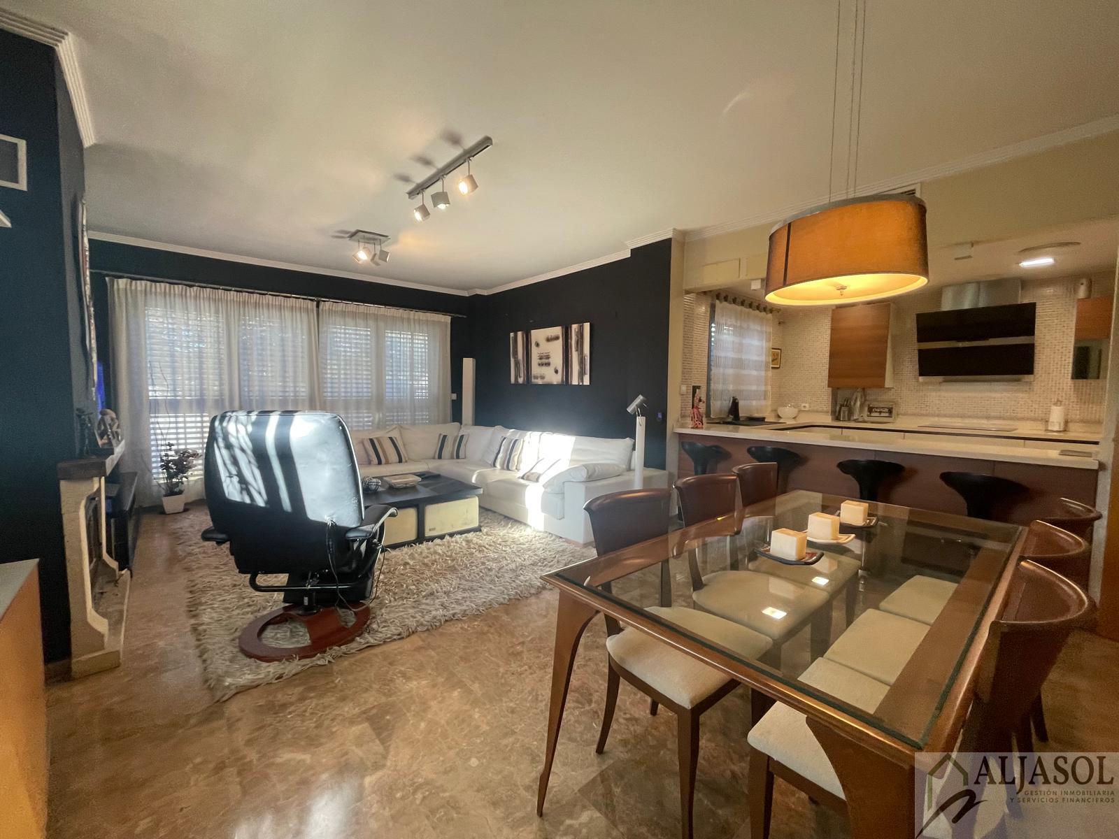 For sale of chalet in Espartinas