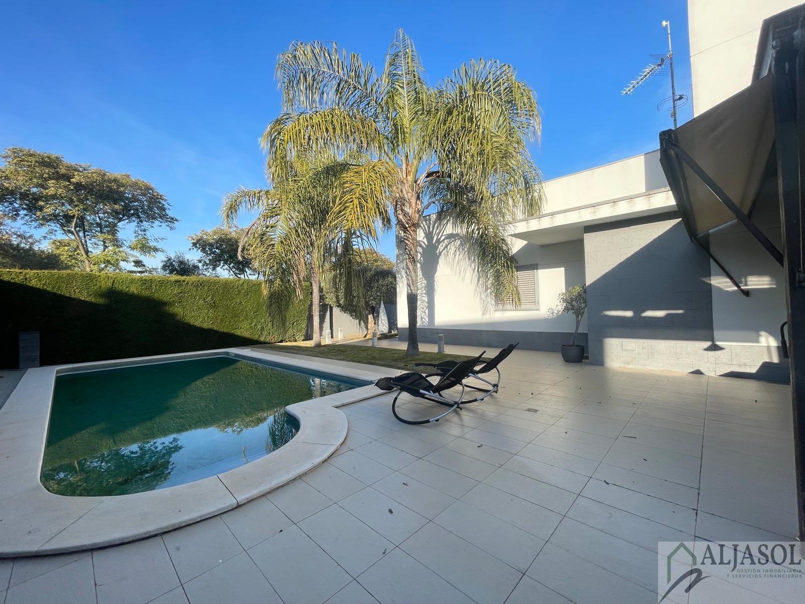 For sale of chalet in Espartinas