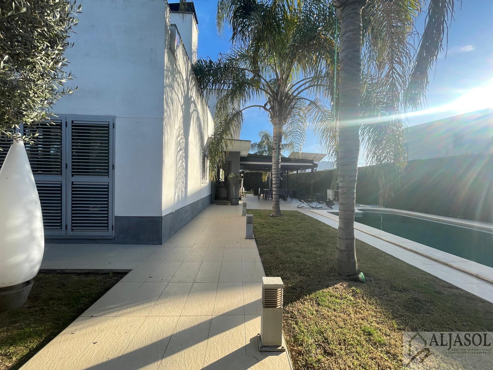 For sale of chalet in Espartinas
