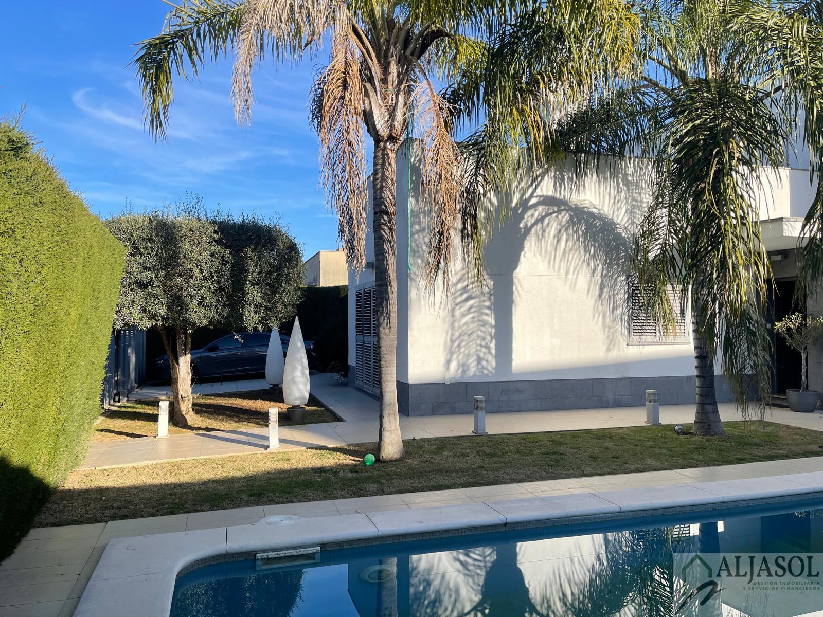 For sale of chalet in Espartinas