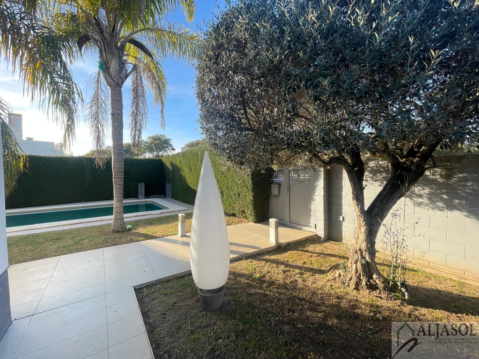 For sale of chalet in Espartinas