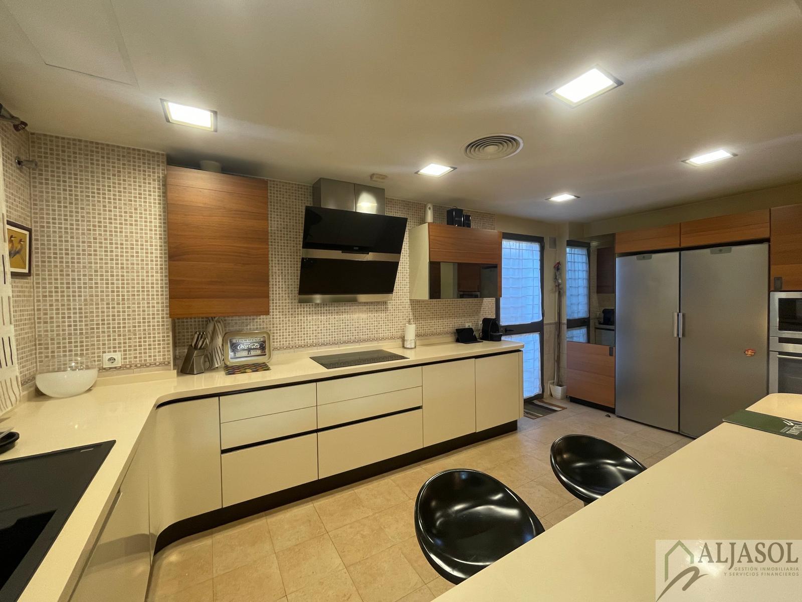 For sale of chalet in Espartinas