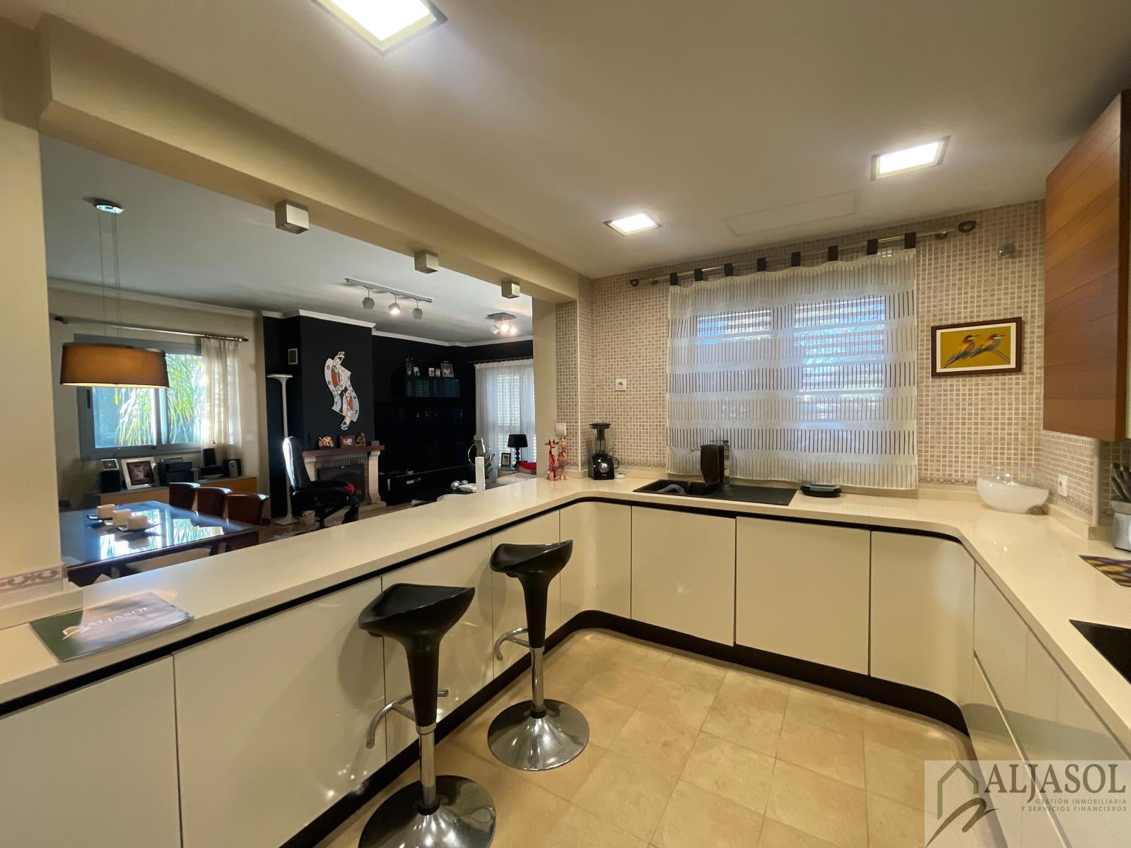 For sale of chalet in Espartinas