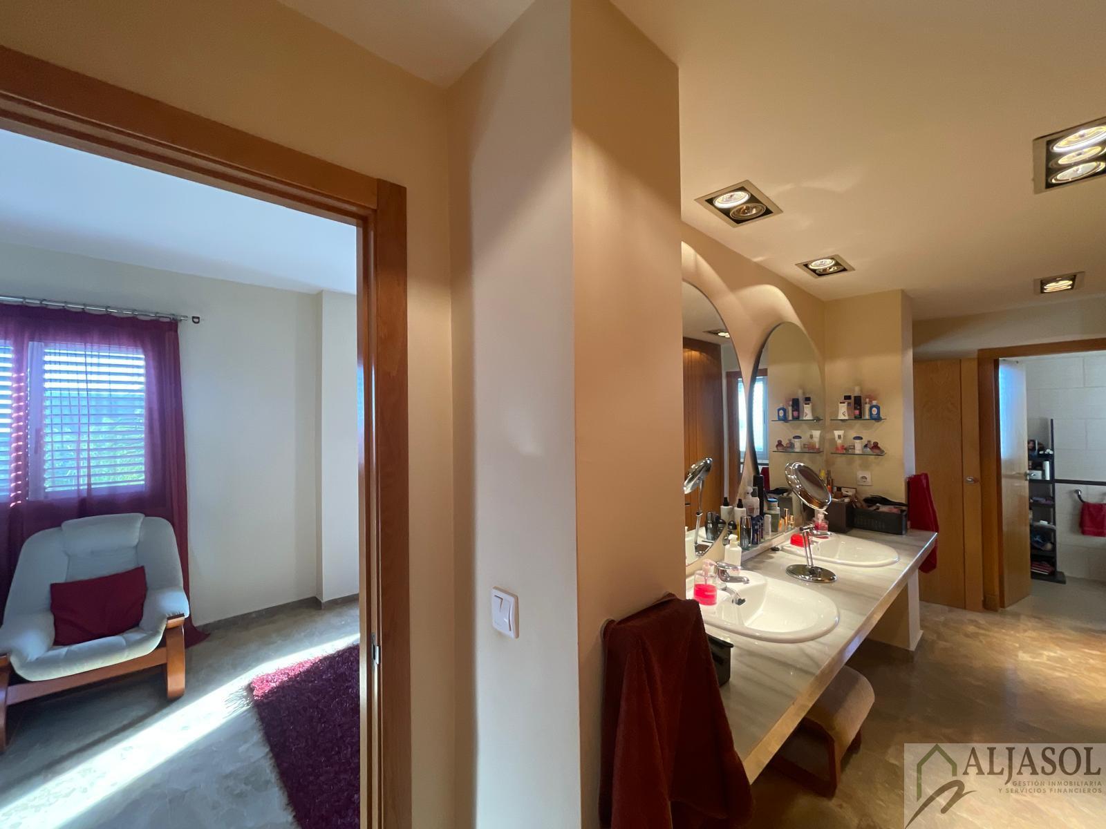 For sale of chalet in Espartinas