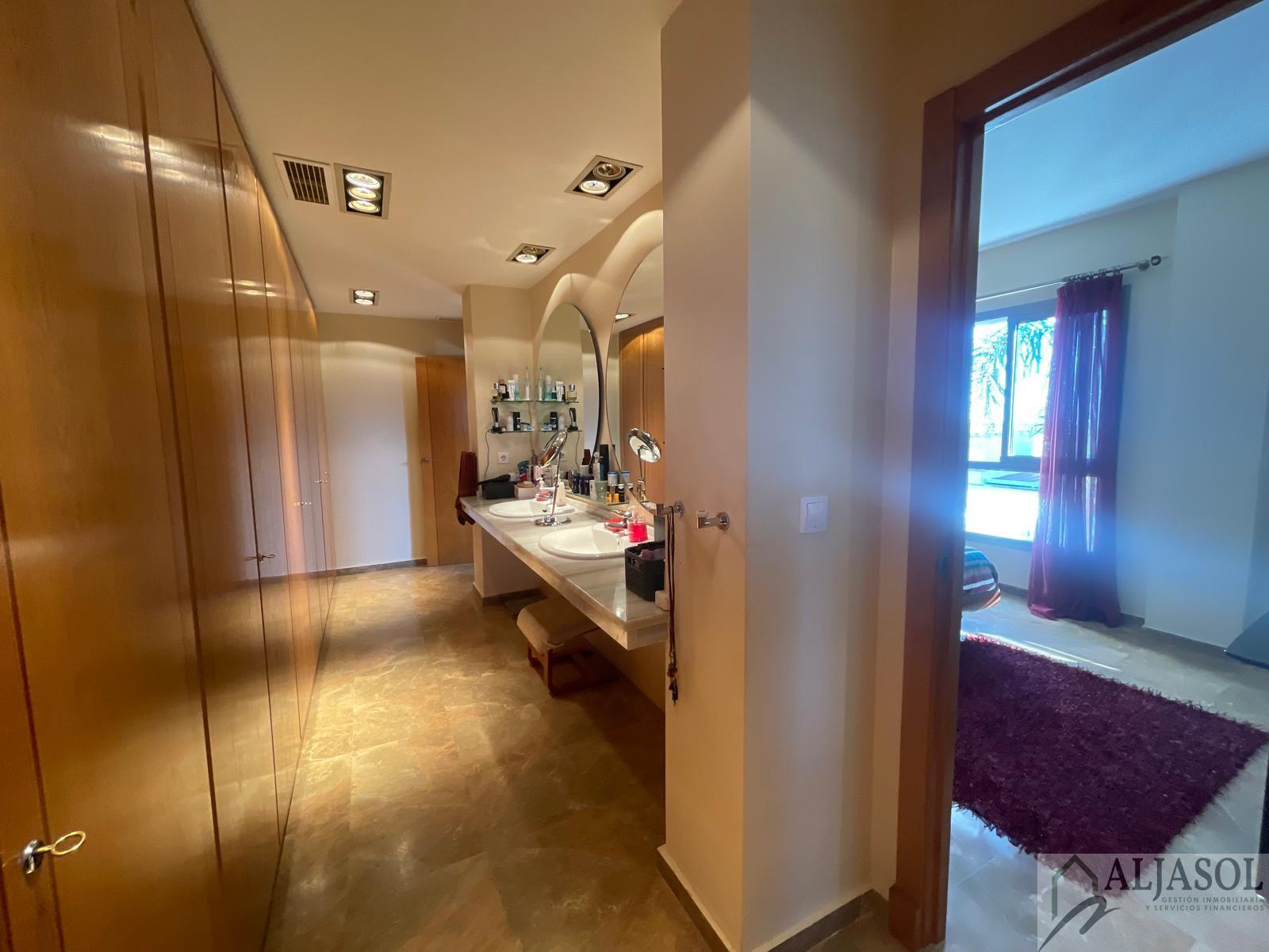 For sale of chalet in Espartinas