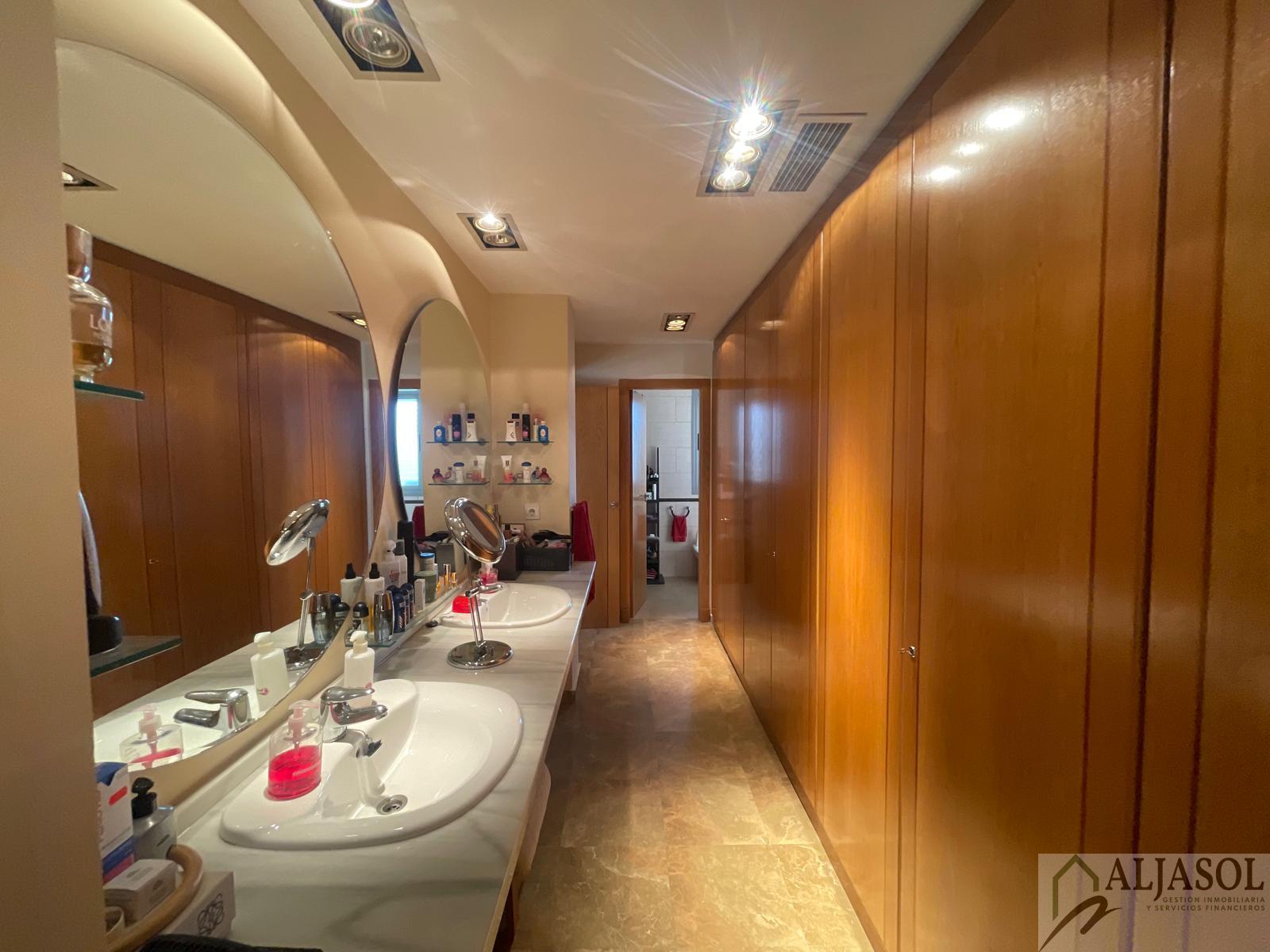 For sale of chalet in Espartinas