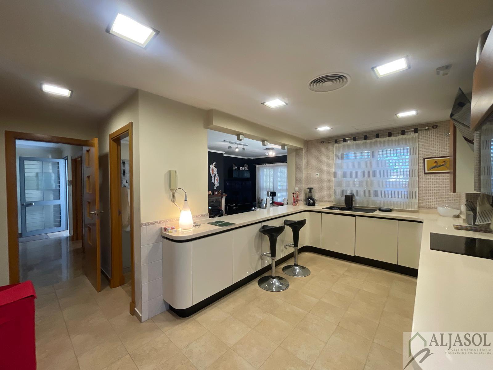 For sale of chalet in Espartinas