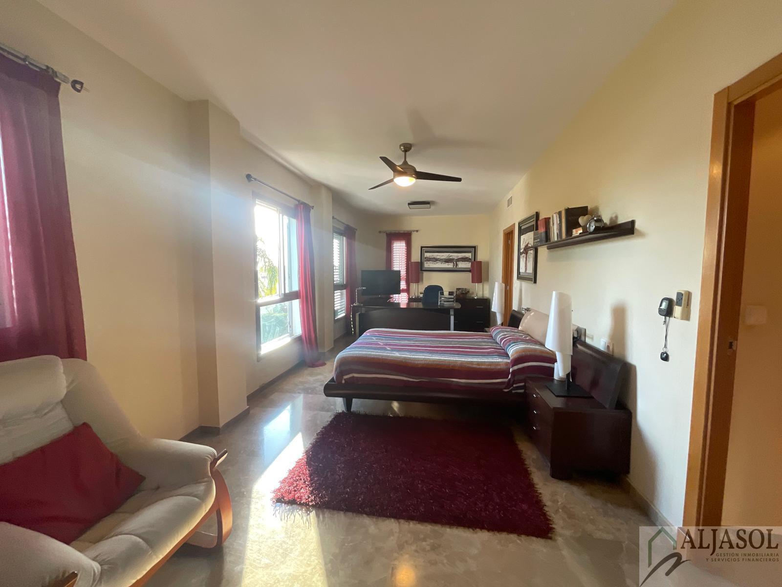 For sale of chalet in Espartinas