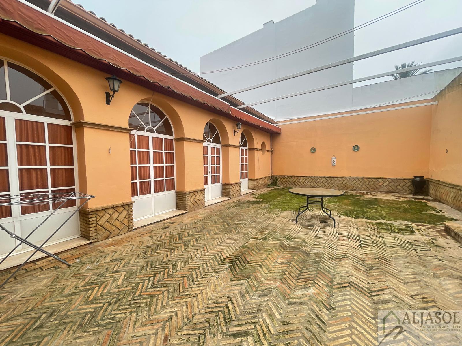 For sale of chalet in Villanueva del Ariscal