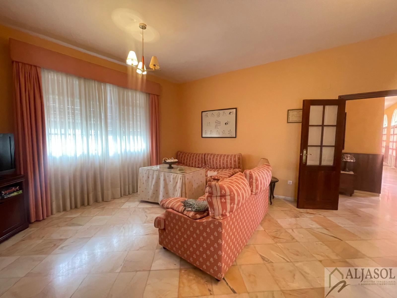 For sale of chalet in Villanueva del Ariscal