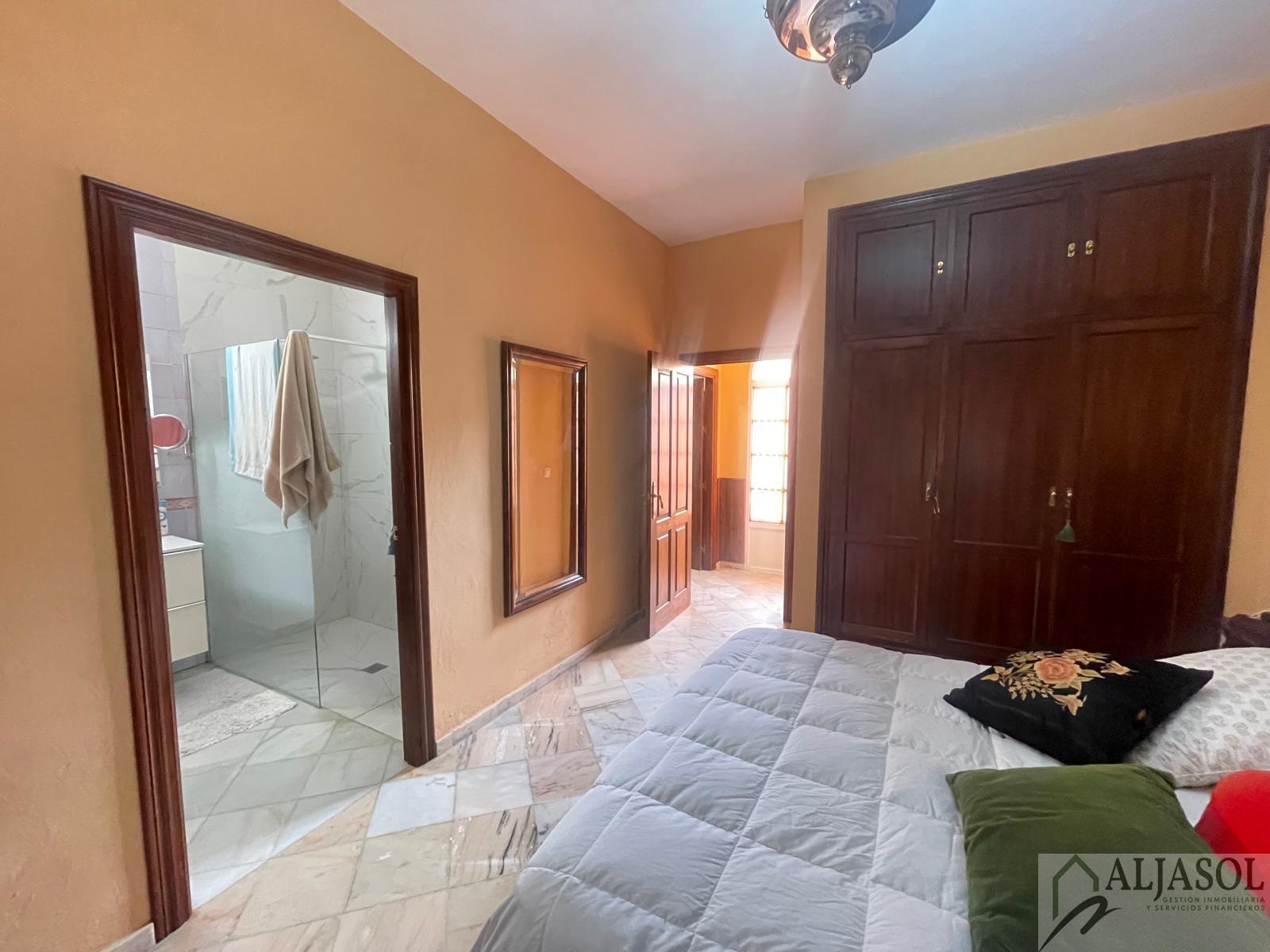 For sale of chalet in Villanueva del Ariscal