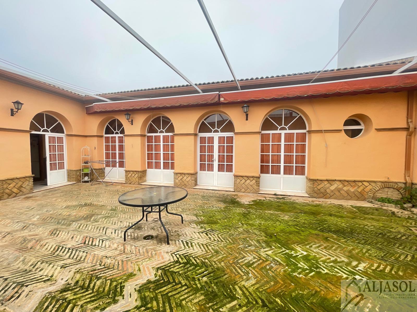 For sale of chalet in Villanueva del Ariscal