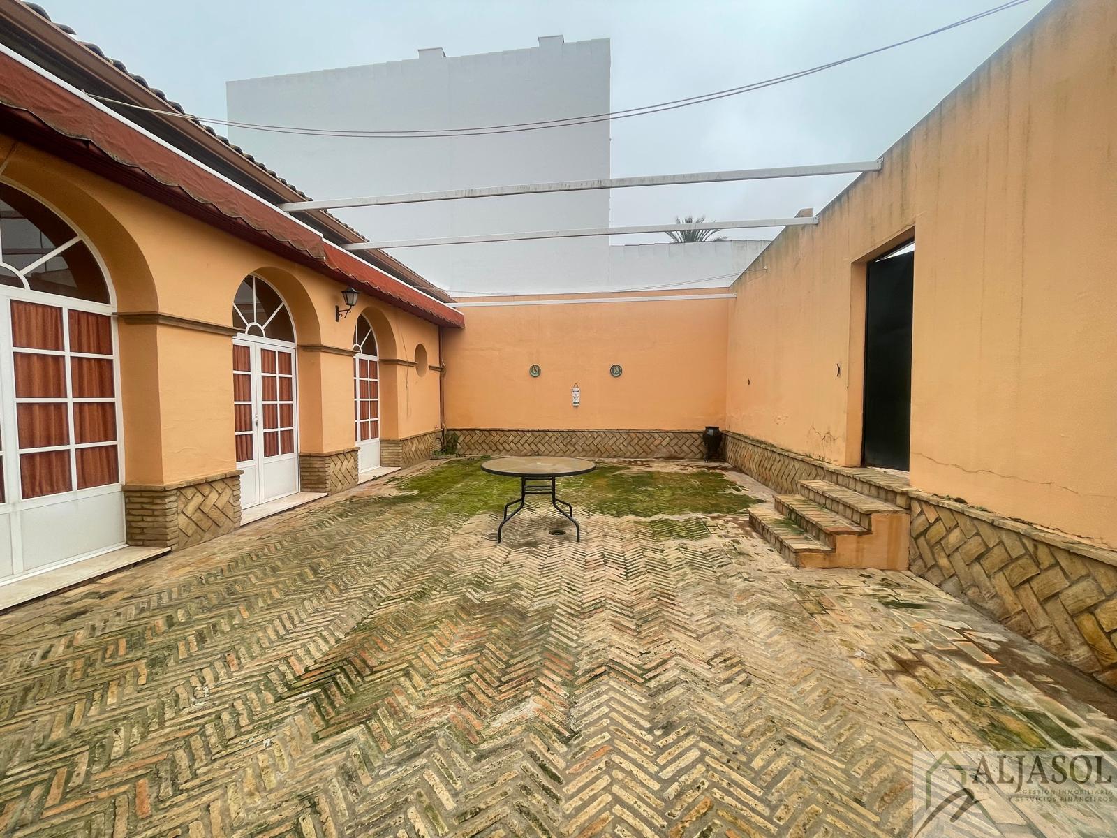 For sale of chalet in Villanueva del Ariscal