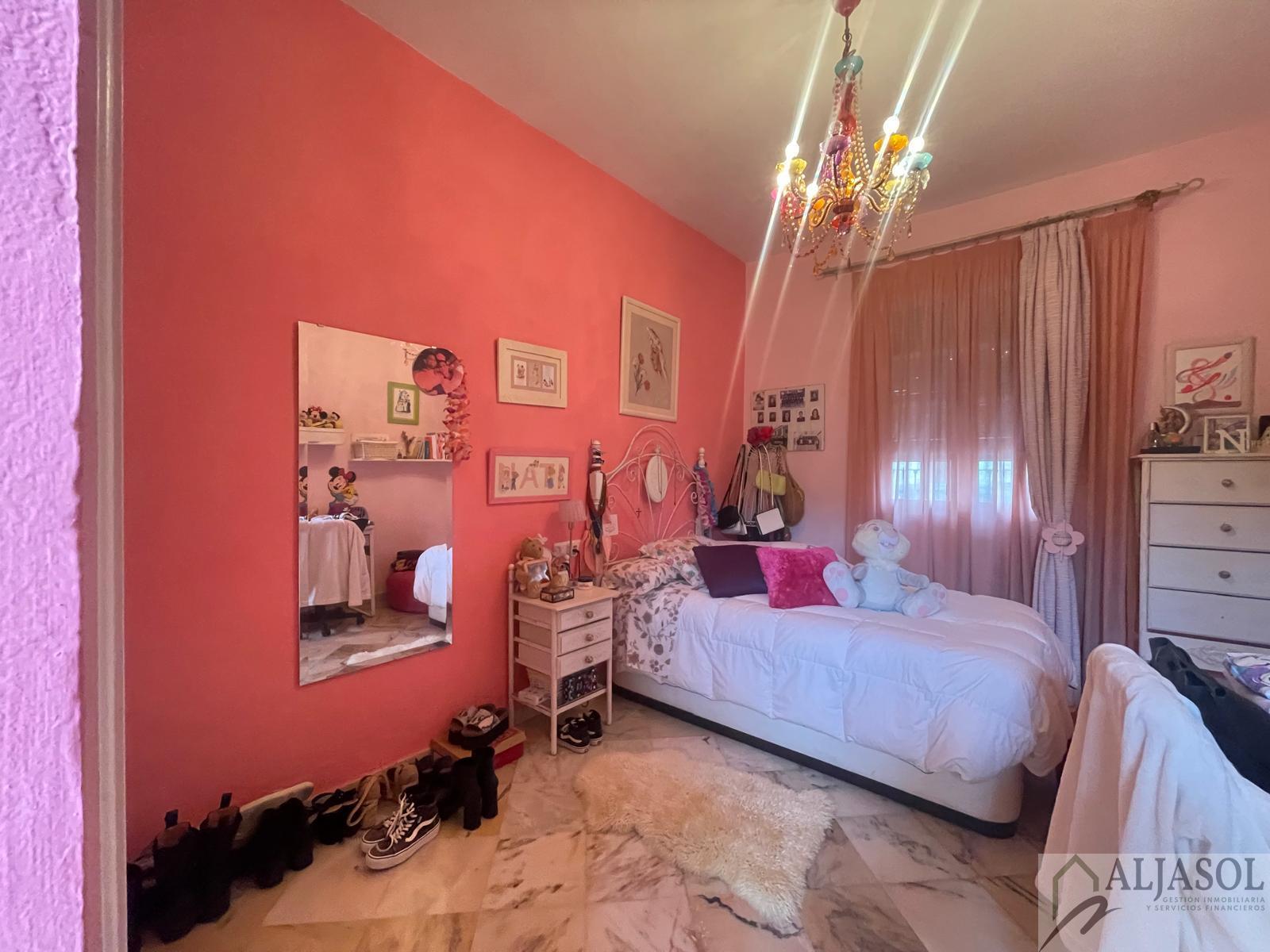 For sale of chalet in Villanueva del Ariscal