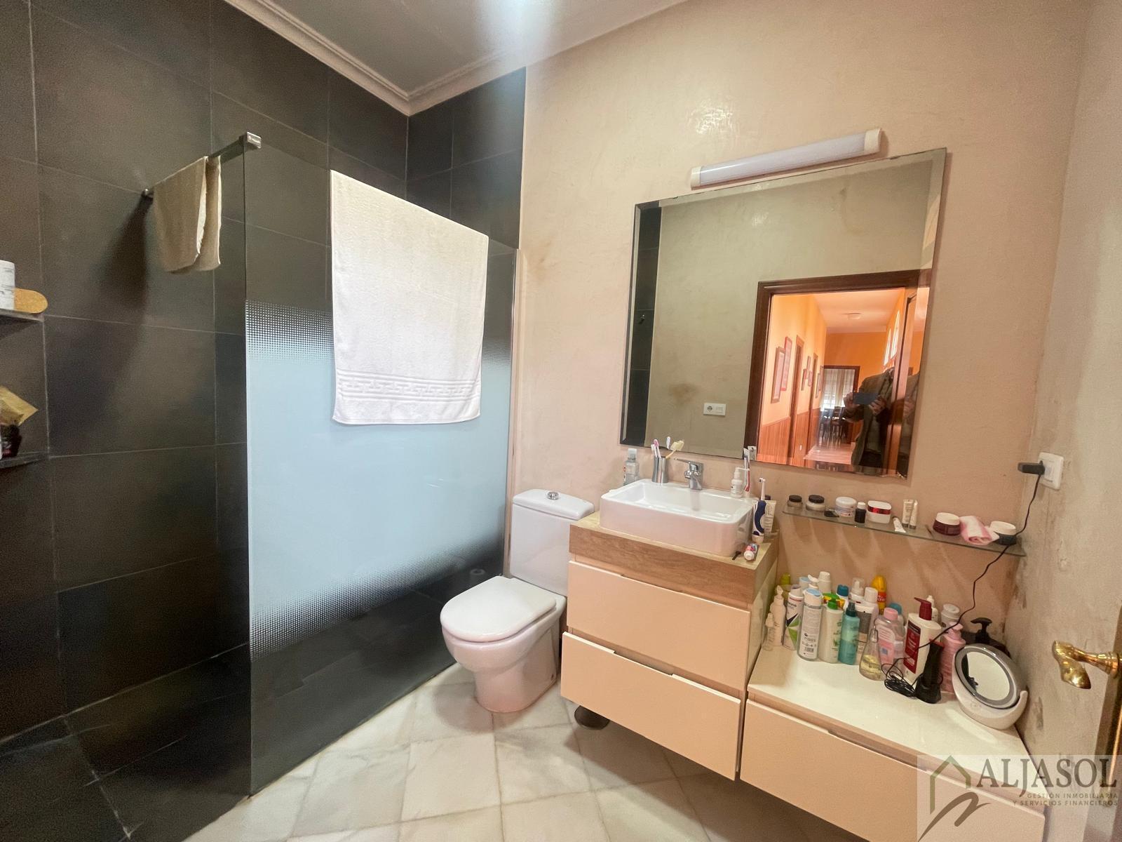 For sale of chalet in Villanueva del Ariscal