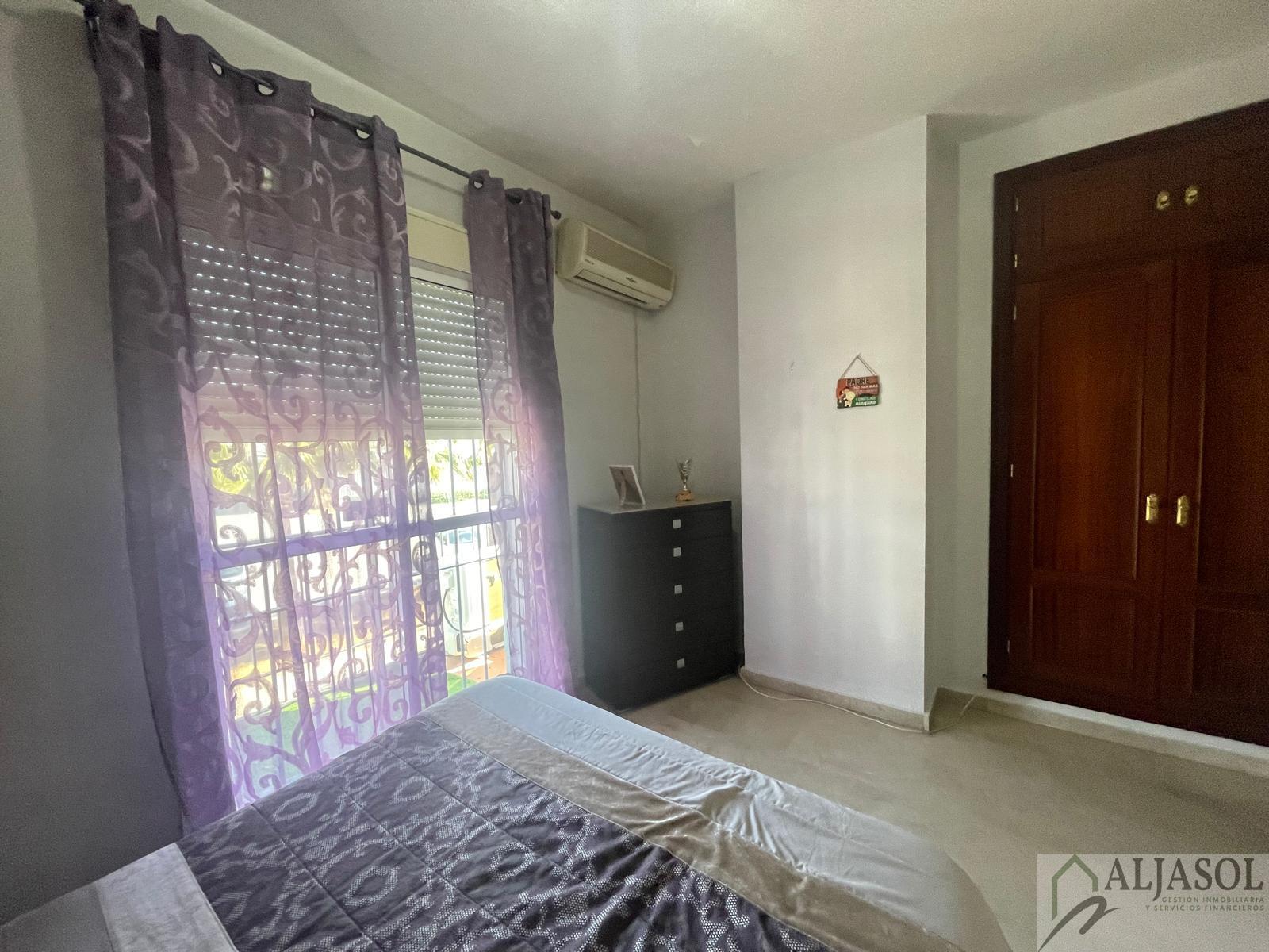 For sale of house in Villanueva del Ariscal