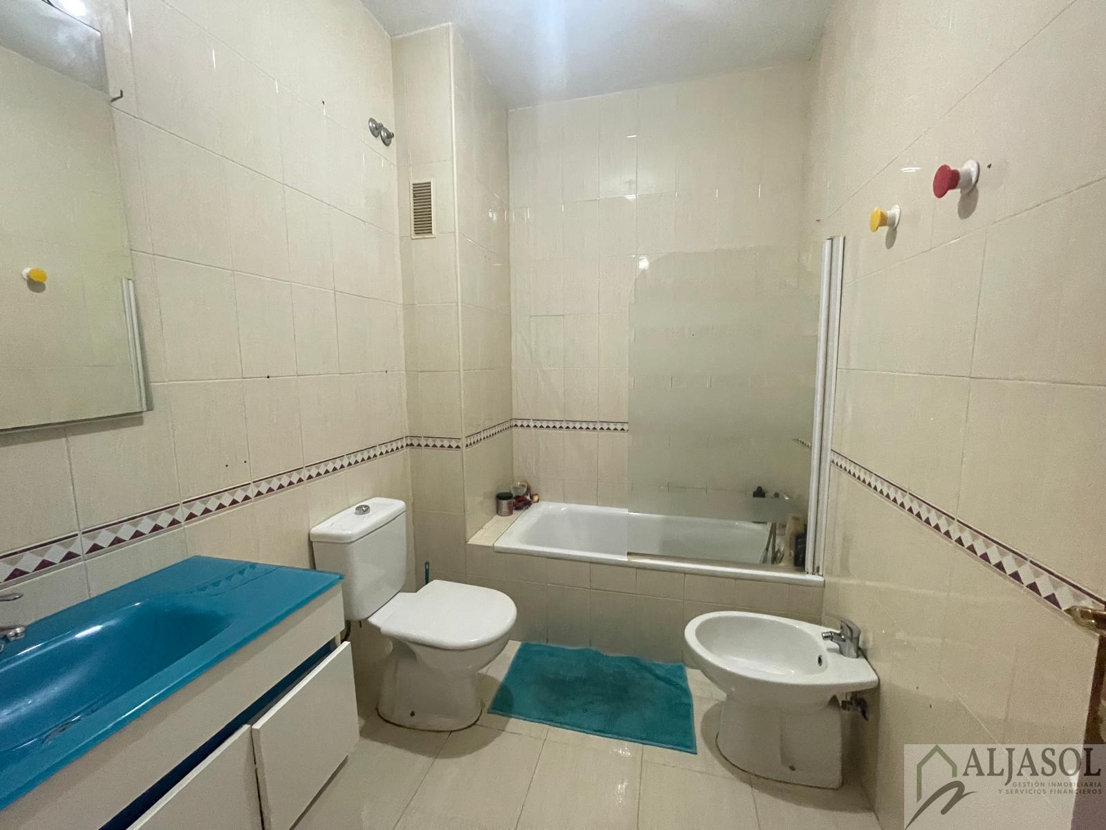 For sale of house in Villanueva del Ariscal