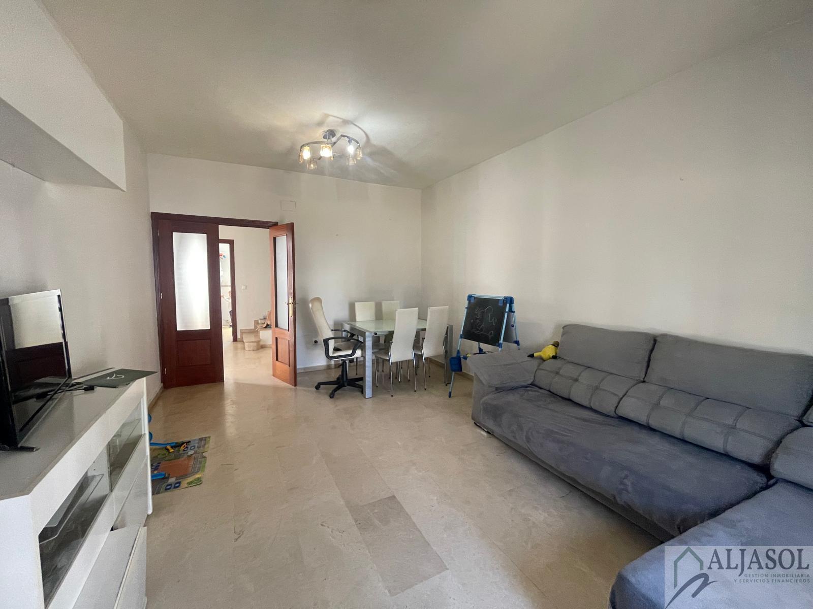 For sale of house in Villanueva del Ariscal