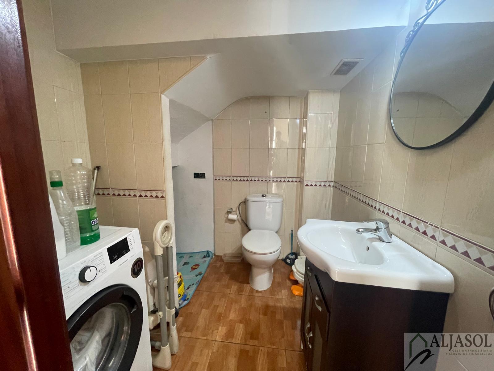 For sale of house in Villanueva del Ariscal