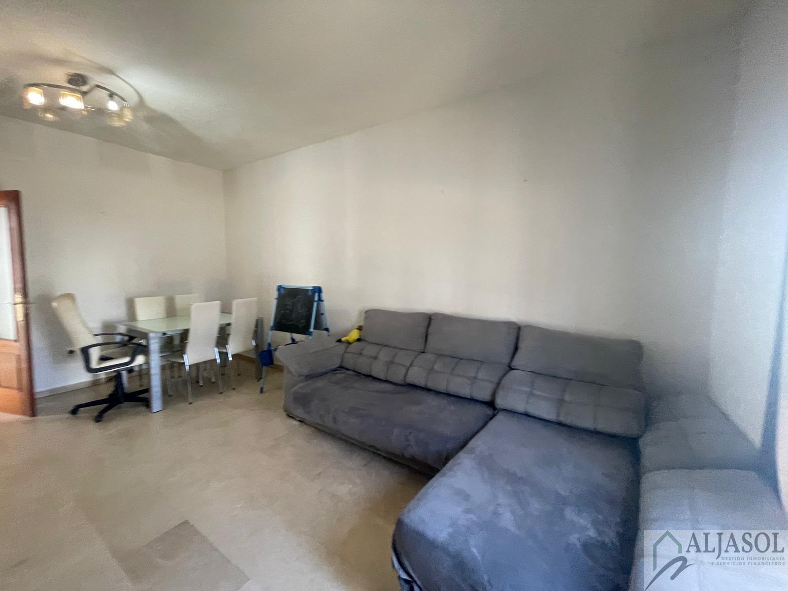 For sale of house in Villanueva del Ariscal
