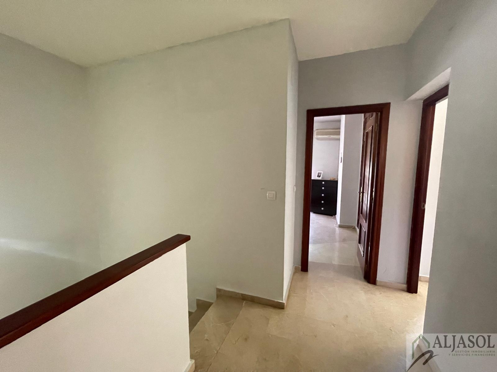 For sale of house in Villanueva del Ariscal