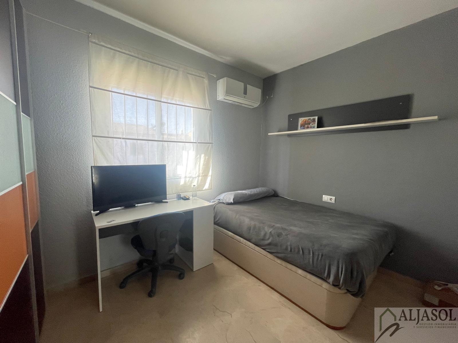 For sale of house in Villanueva del Ariscal
