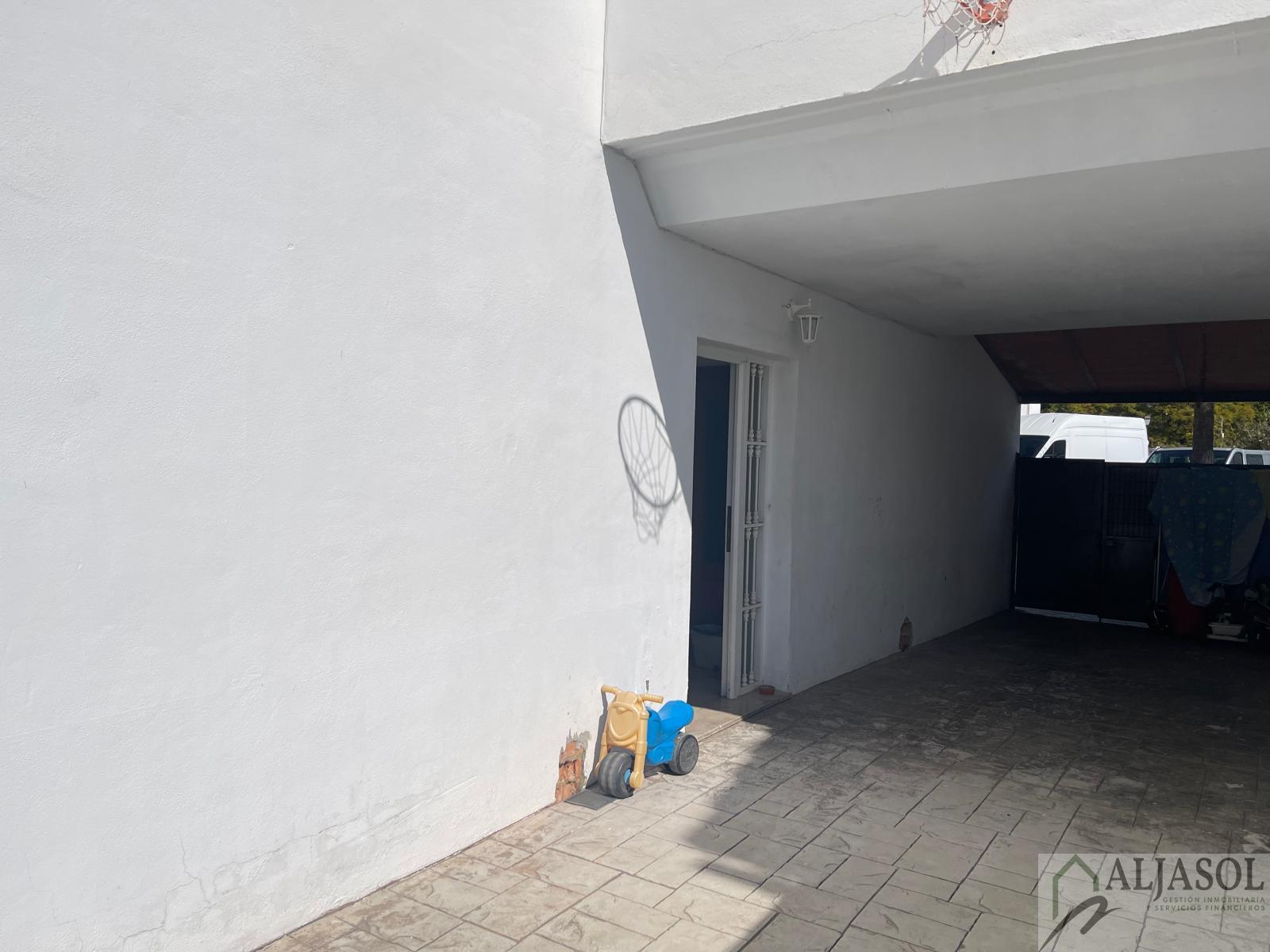 For sale of house in Villanueva del Ariscal