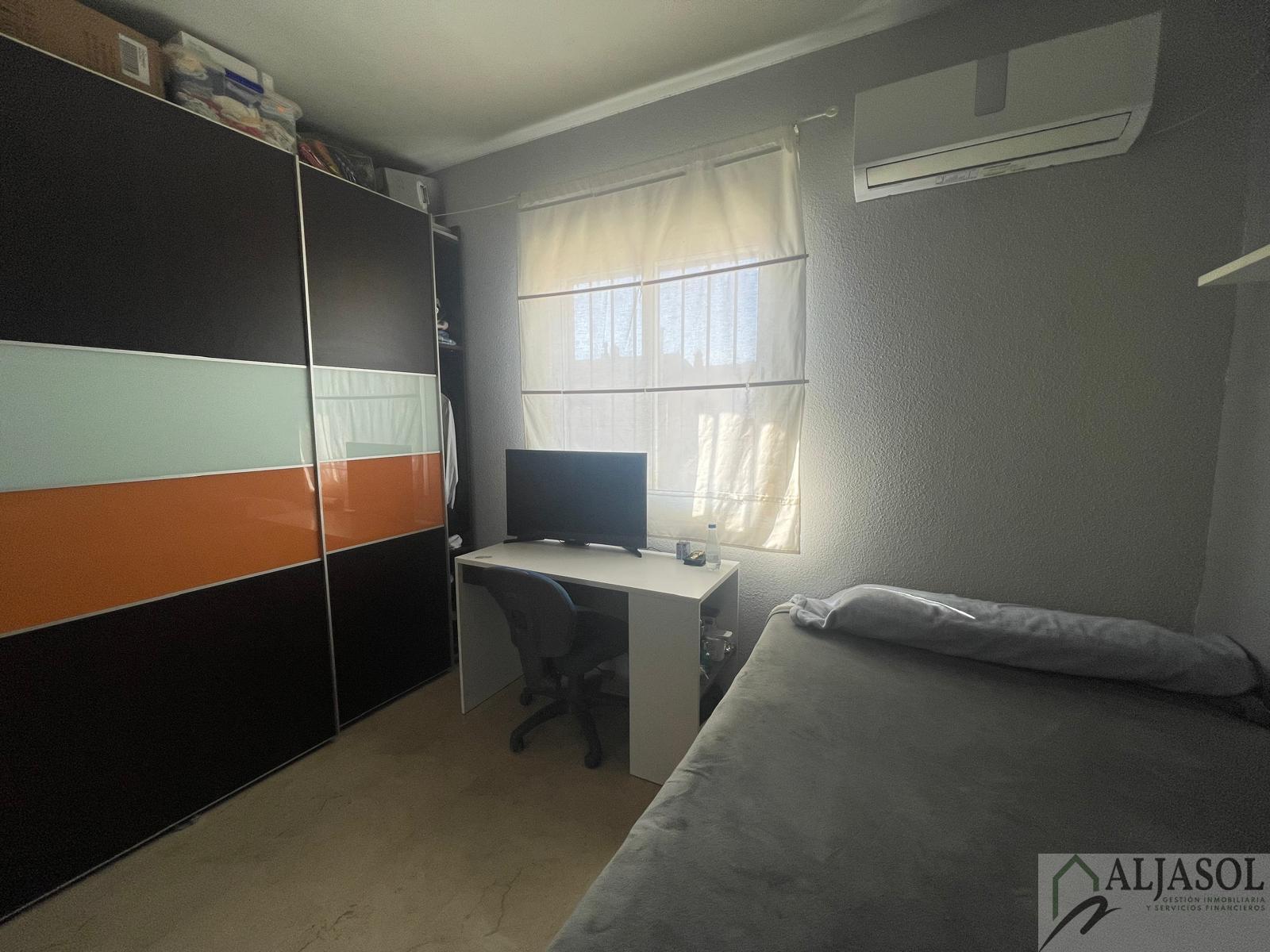 For sale of house in Villanueva del Ariscal