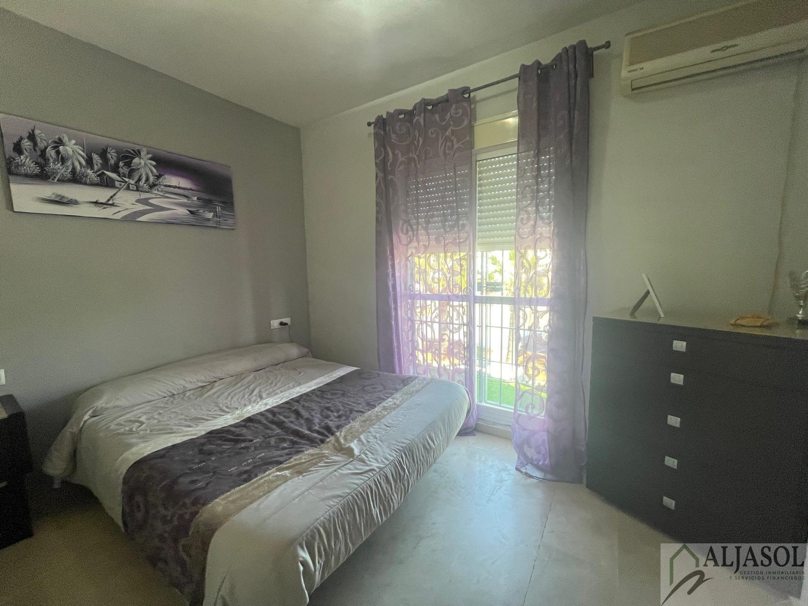 For sale of house in Villanueva del Ariscal