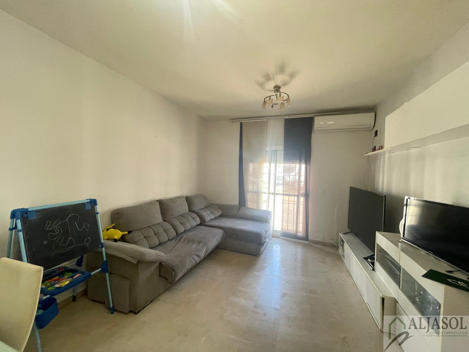 For sale of house in Villanueva del Ariscal