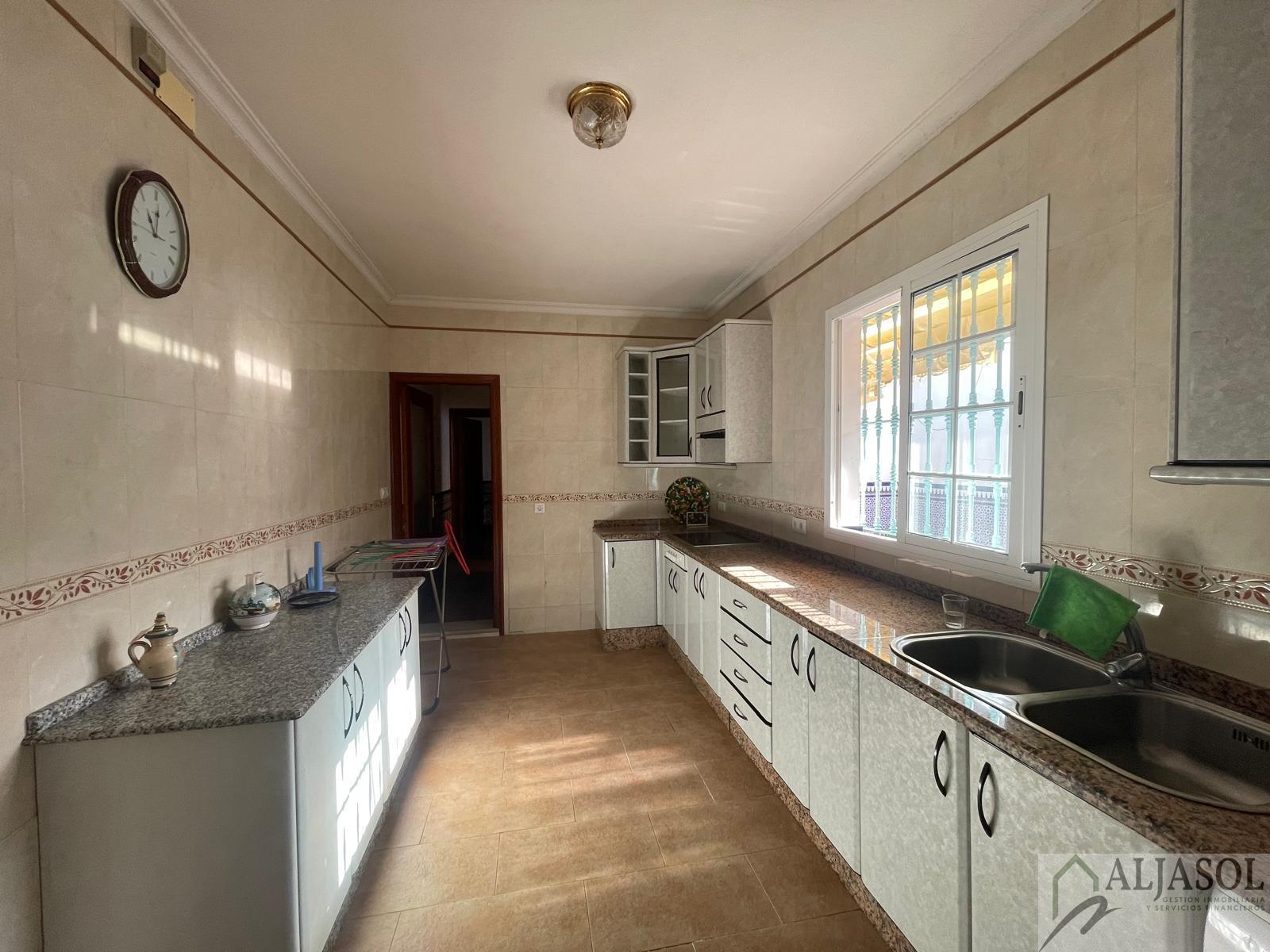 For sale of house in Albaida del Aljarafe
