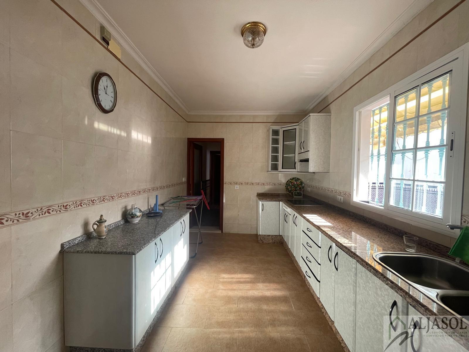 For sale of house in Albaida del Aljarafe