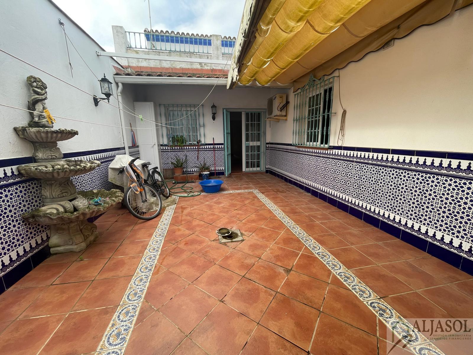 For sale of house in Albaida del Aljarafe