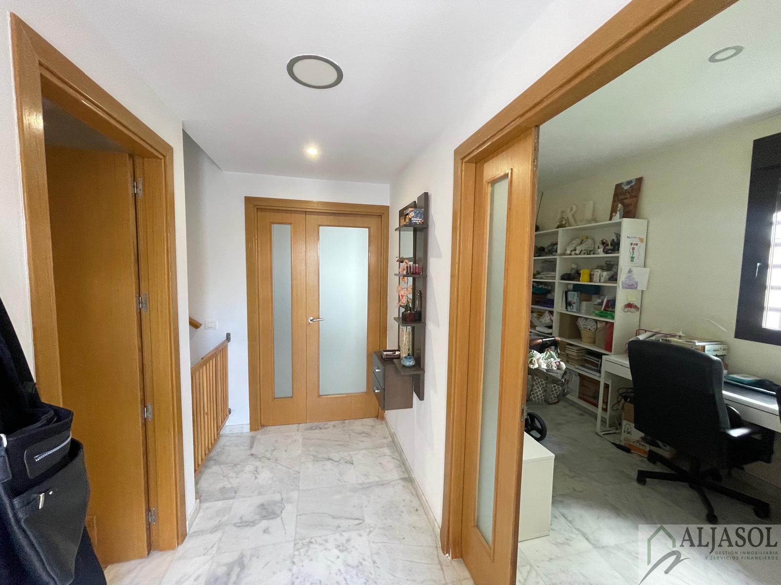 For sale of house in Espartinas