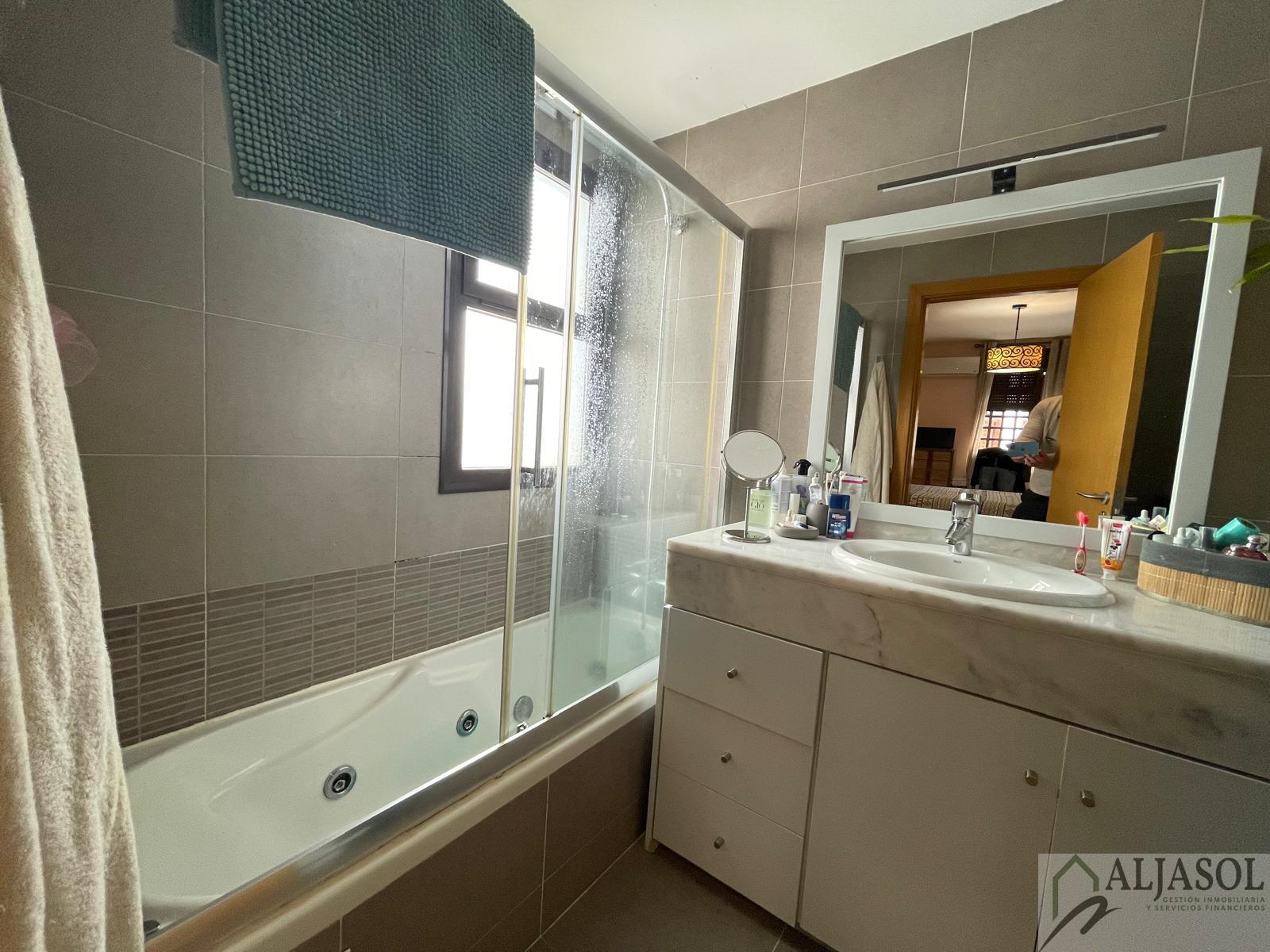 For sale of house in Espartinas