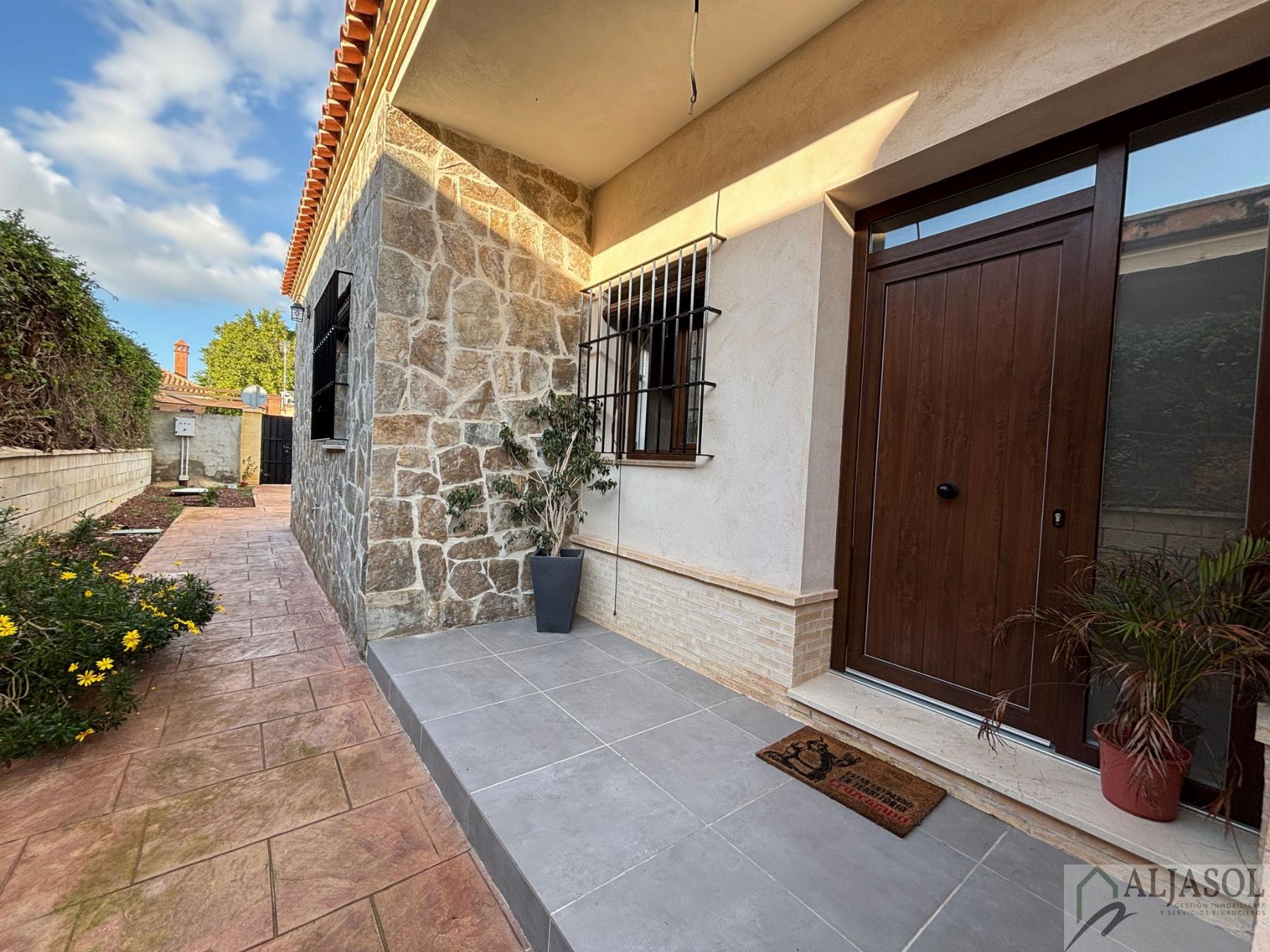 For sale of chalet in Bollullos de la Mitación