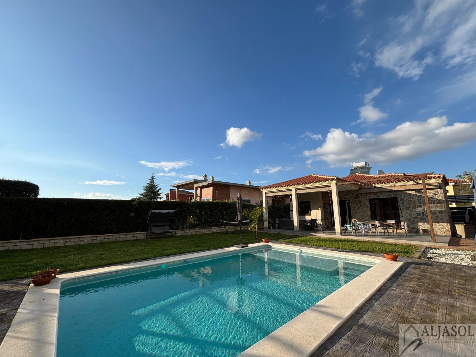 Venta de chalet en Bollullos de la Mitación