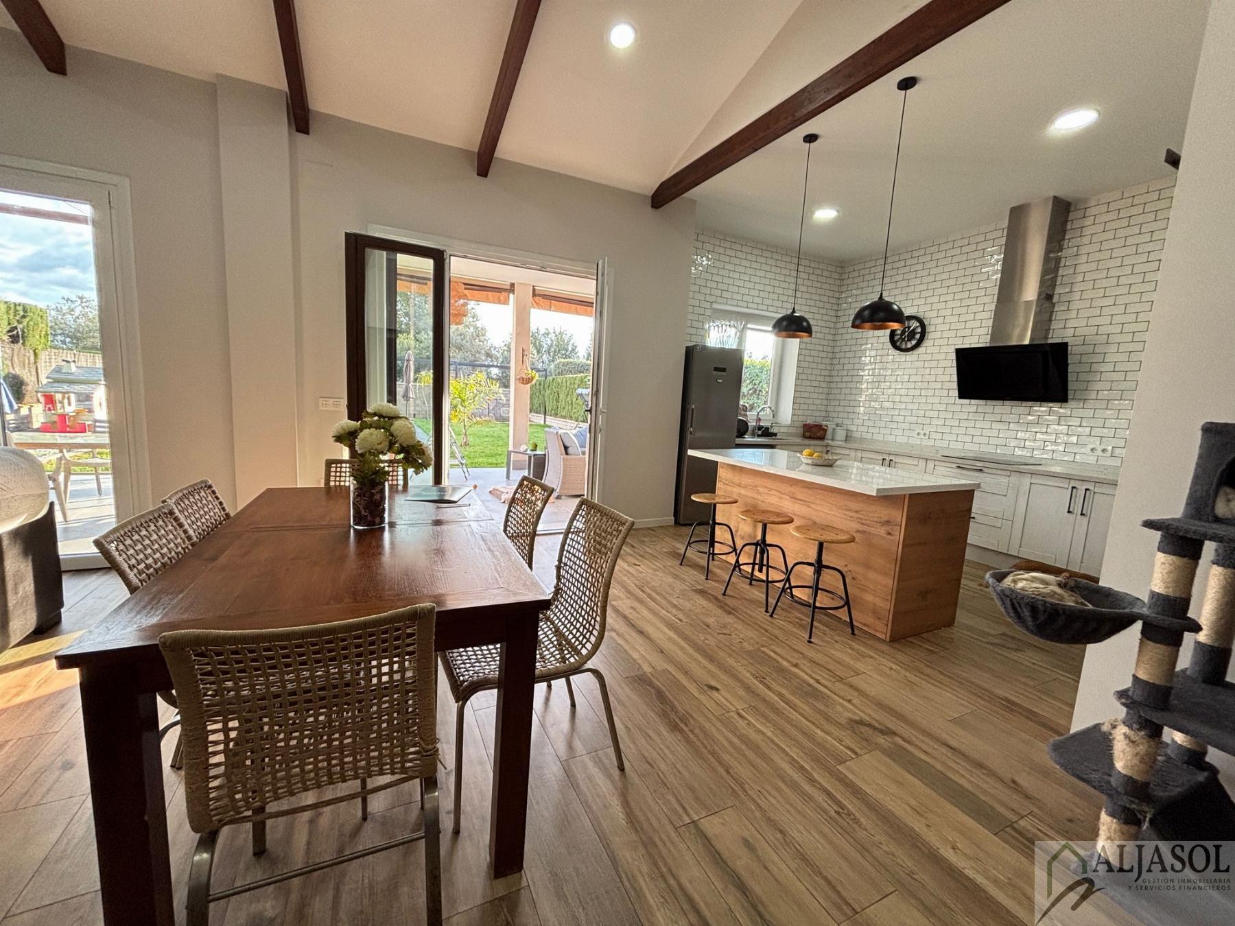 Venta de chalet en Bollullos de la Mitación