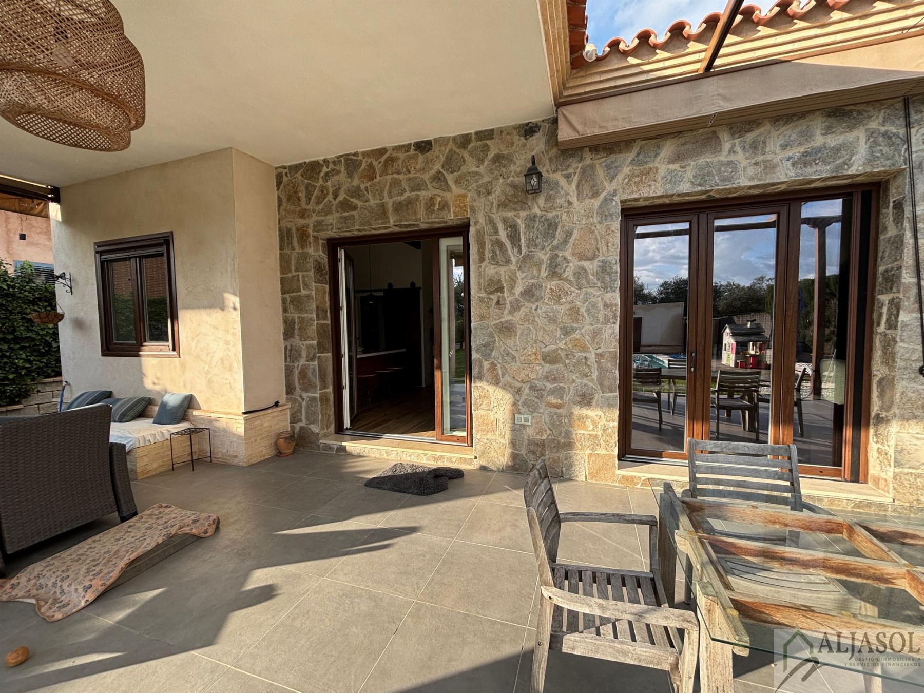 Venta de chalet en Bollullos de la Mitación